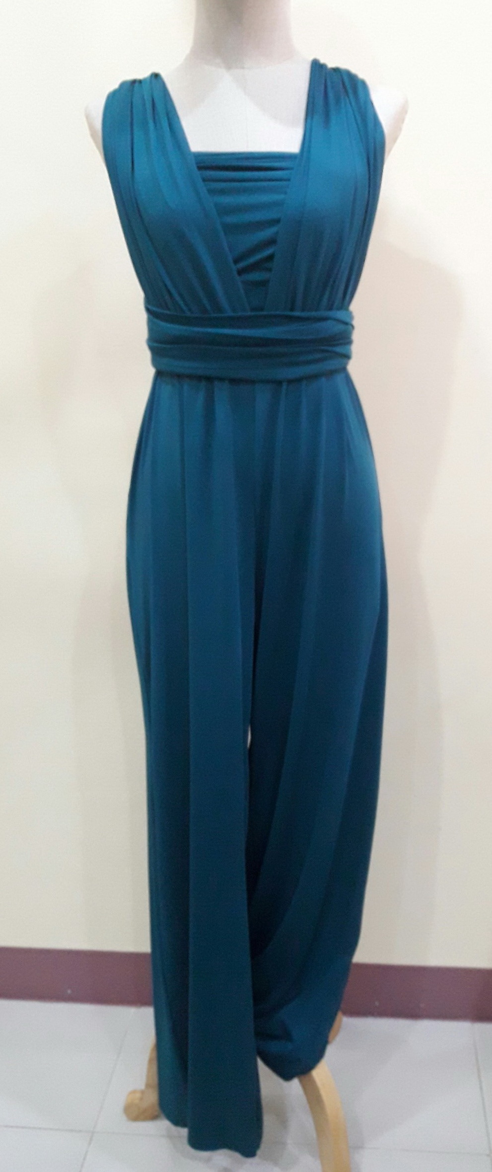 (PRE-LOVED) ชุดราตรียาวจั๊มสูทกางเกงสีเขียว รุ่นinfinity(ฟรีไซส์)