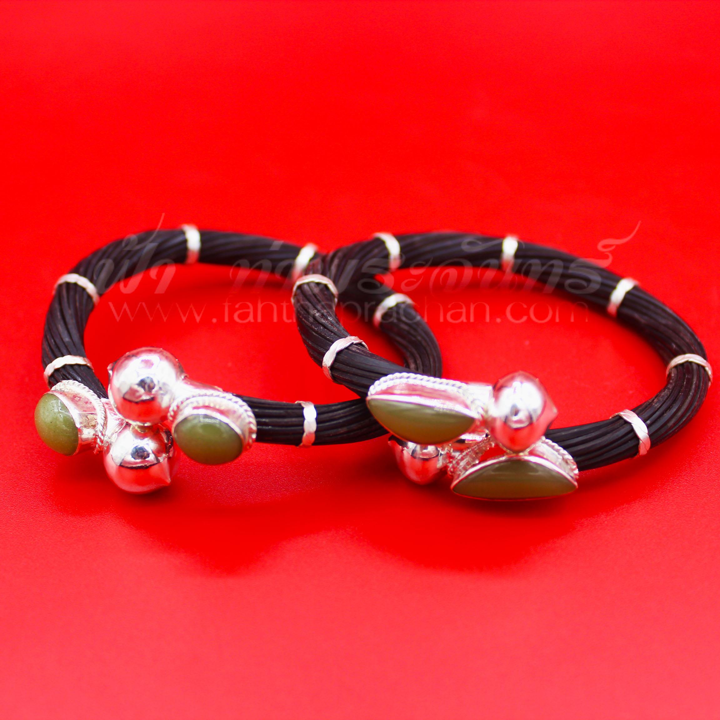 กำไลข้อมือหางช้างหุ้มเงินแท้ 92.5% หัวกลมฝังพลอยมรกต