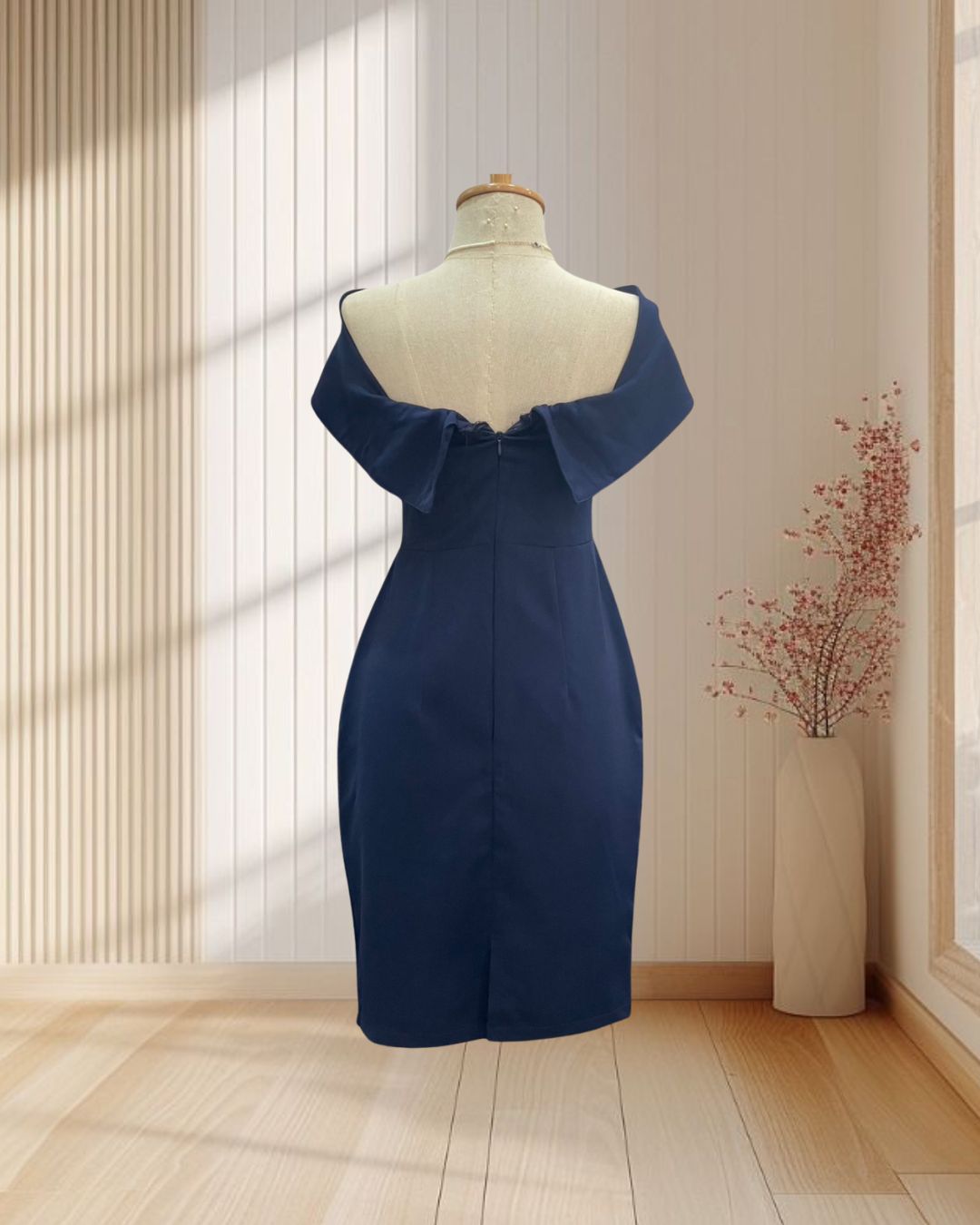 (PRE-LOVED) ราตรีสั้นสีกรมปาดไหล่ไขว้ ผ้าฮานาโกะ ไซส์ M