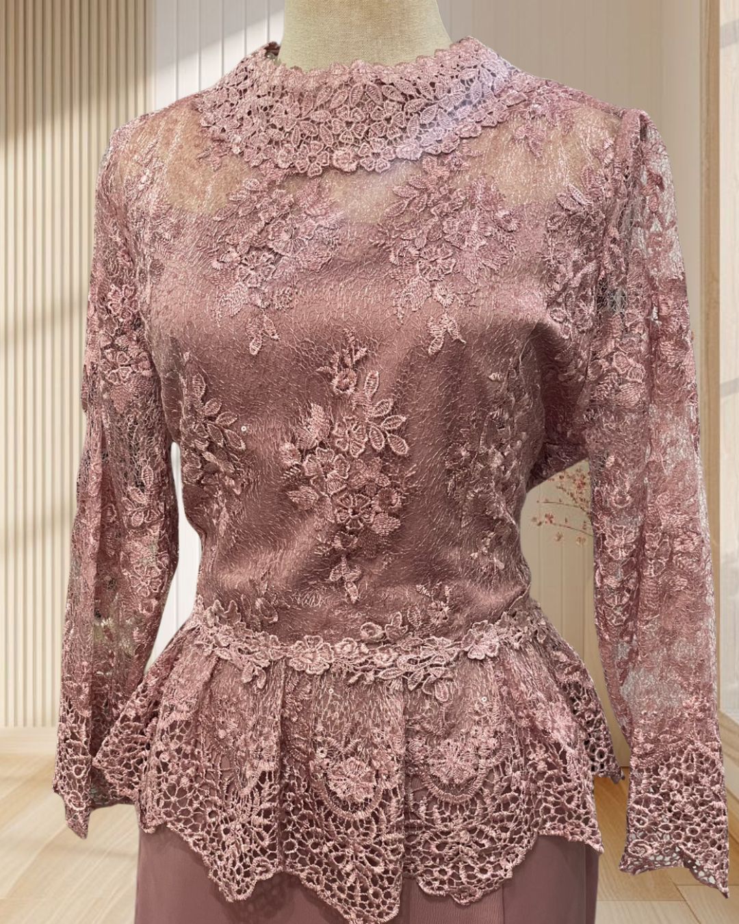 (PRE-LOVED) ชุดคุณแม่สีชมพู ผ้าลูกไม้ +กระโปรงผ้าเครป ไซส์ XL