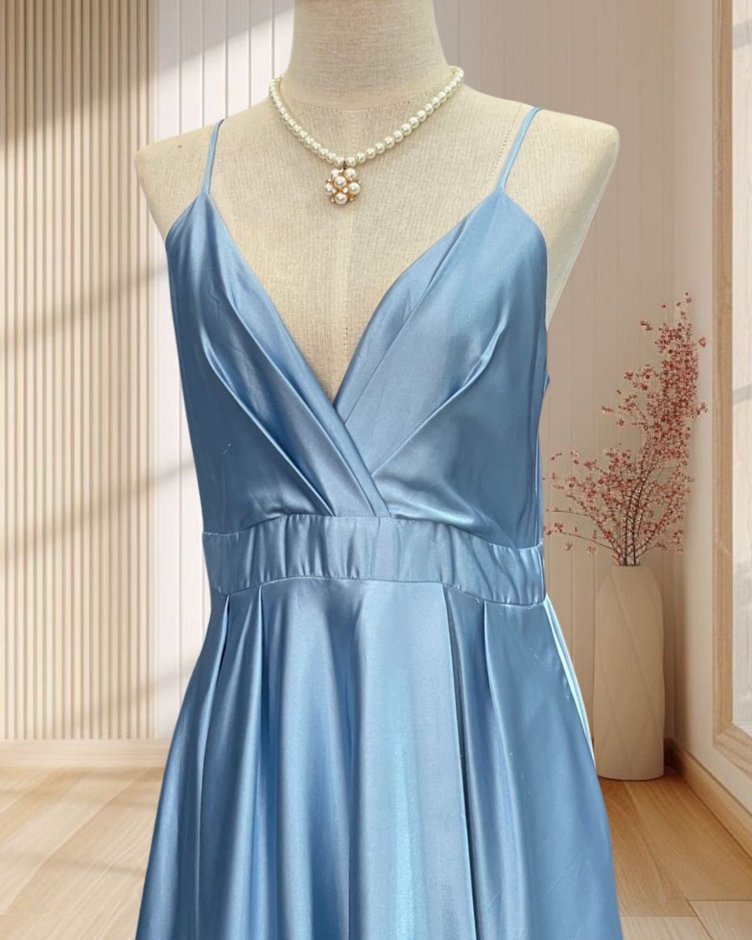 (PRE-LOVED) ราตรียาวสีฟ้าน้ำทะเล แหวกหน้า สายเดี่ยวปรับได้ ผ้าเครป ไซส์ L