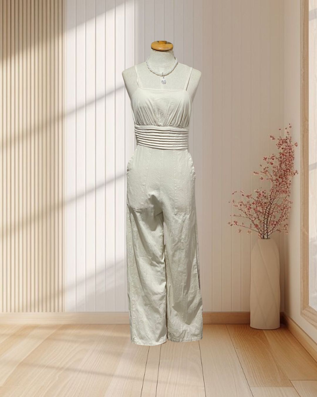 (PRE-LOVED) จั๊มพ์สูทสีครีม ขายาว สายเดี่ยวผูกโบว์ด้านหลัง ไซส์ S