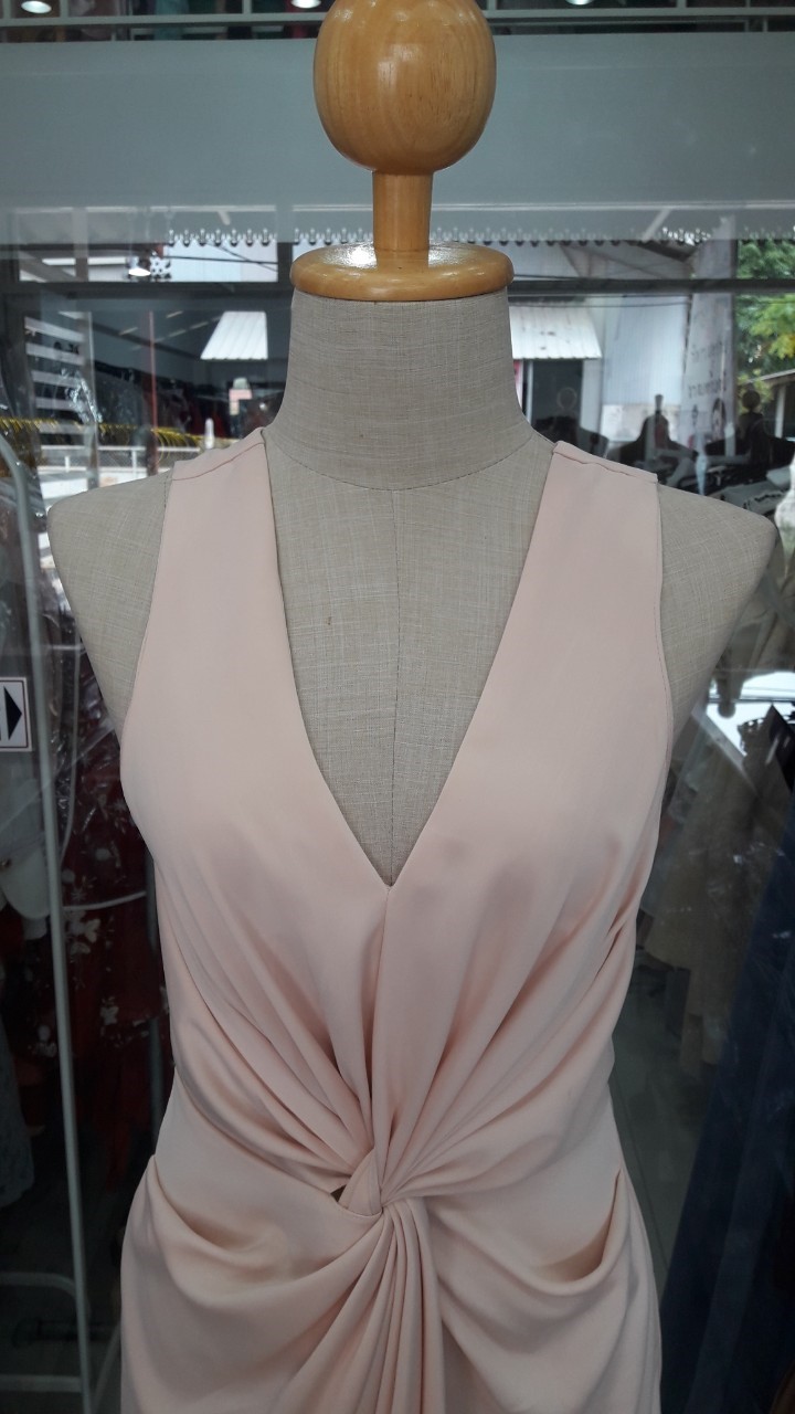 (PRE-LOVED) ราตรียาวสีครีมแขนกุดเอวขยุ้ม (S)