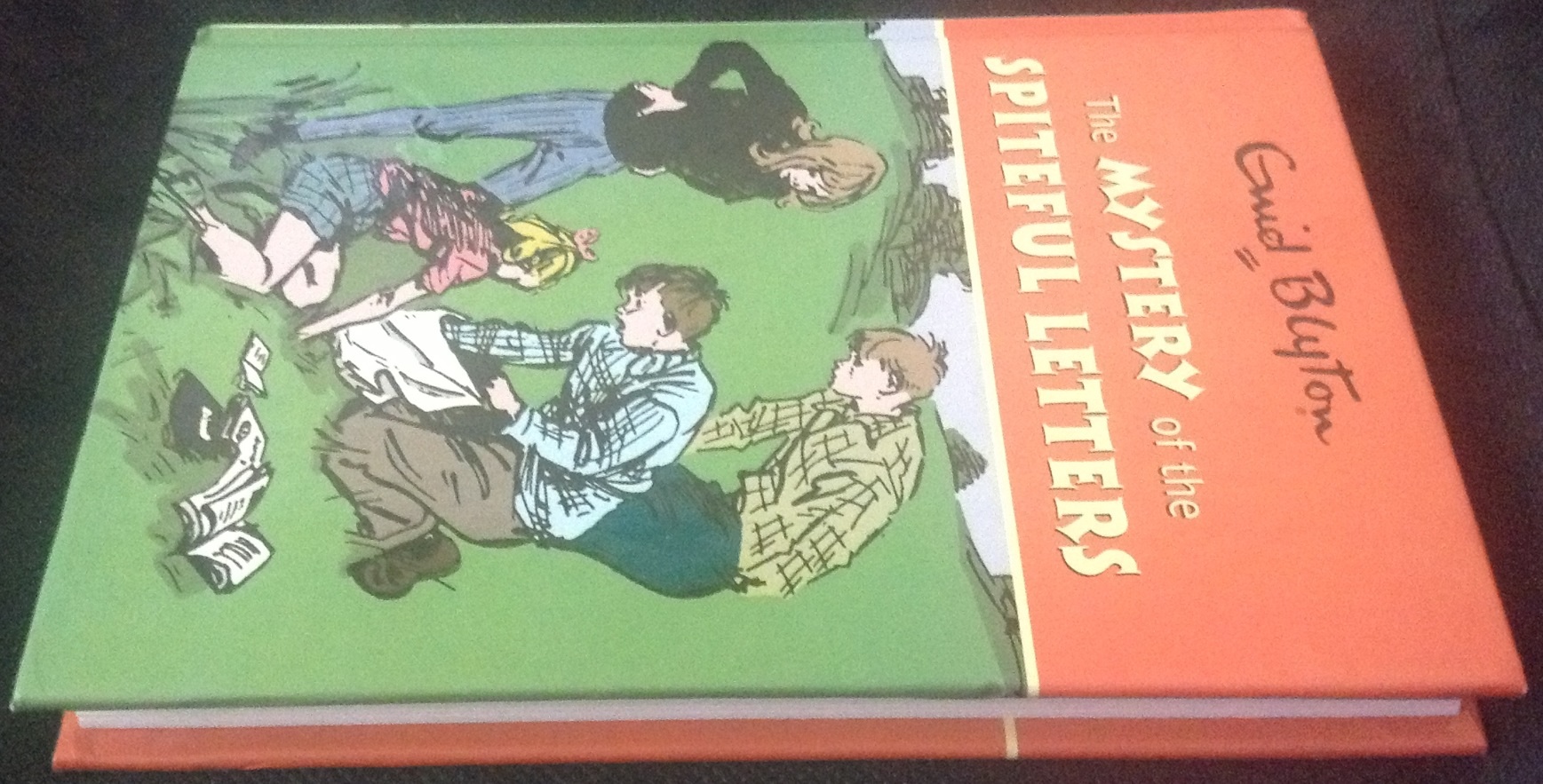 (สั่ง9จ่าย7) the mystery of the spiteful letters ราคา 180