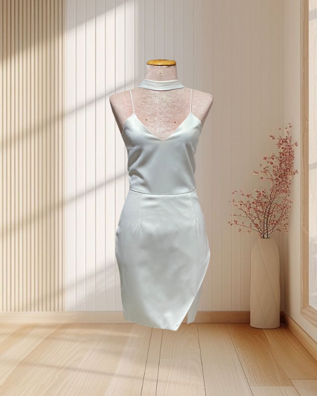 (PRE-LOVED) ราตรีสั้นสีขาว สายเดี่ยว พร้อมผ้าพันคอ ไซส์ S