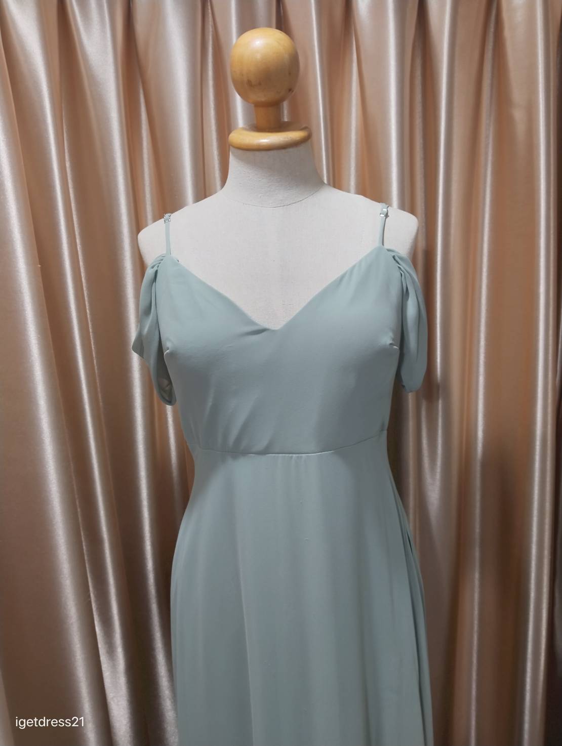 (PRE-LOVED) ชุดราตรียาวสายเดี่ยวชีฟองโอบแขน สีเขียว L