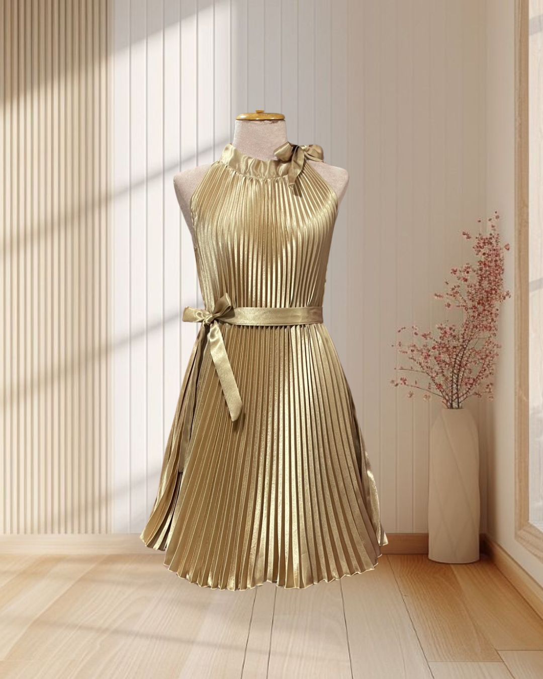 (PRE-LOVED) เดรสสั้นสีทอง อัดพลีท คอปีน ผูกโบว์คอ พร้อมผ้าพันคอ ไซส์ M