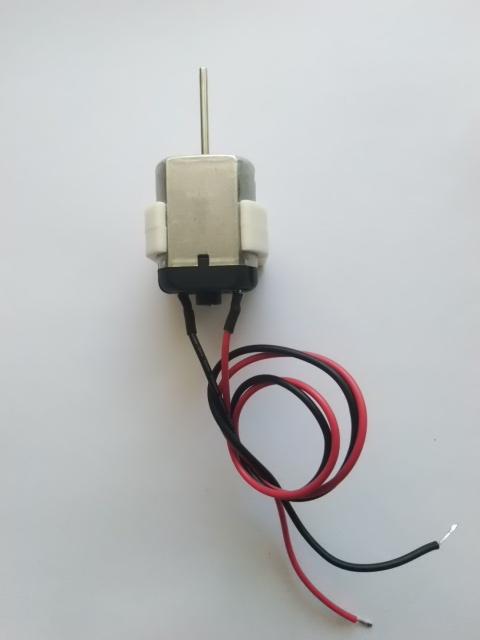 เครื่องปั่นไฟด้วยลมแบบรอบต่ำ