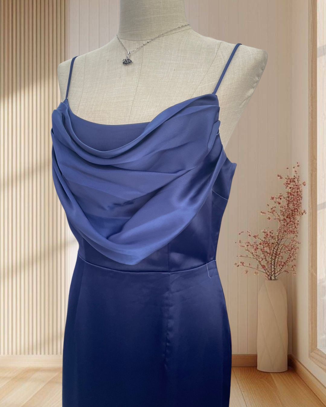 (PRE-LOVED) ราตรียาวสีกรม สายเดี่ยว คอถ่วง ไซส์ M