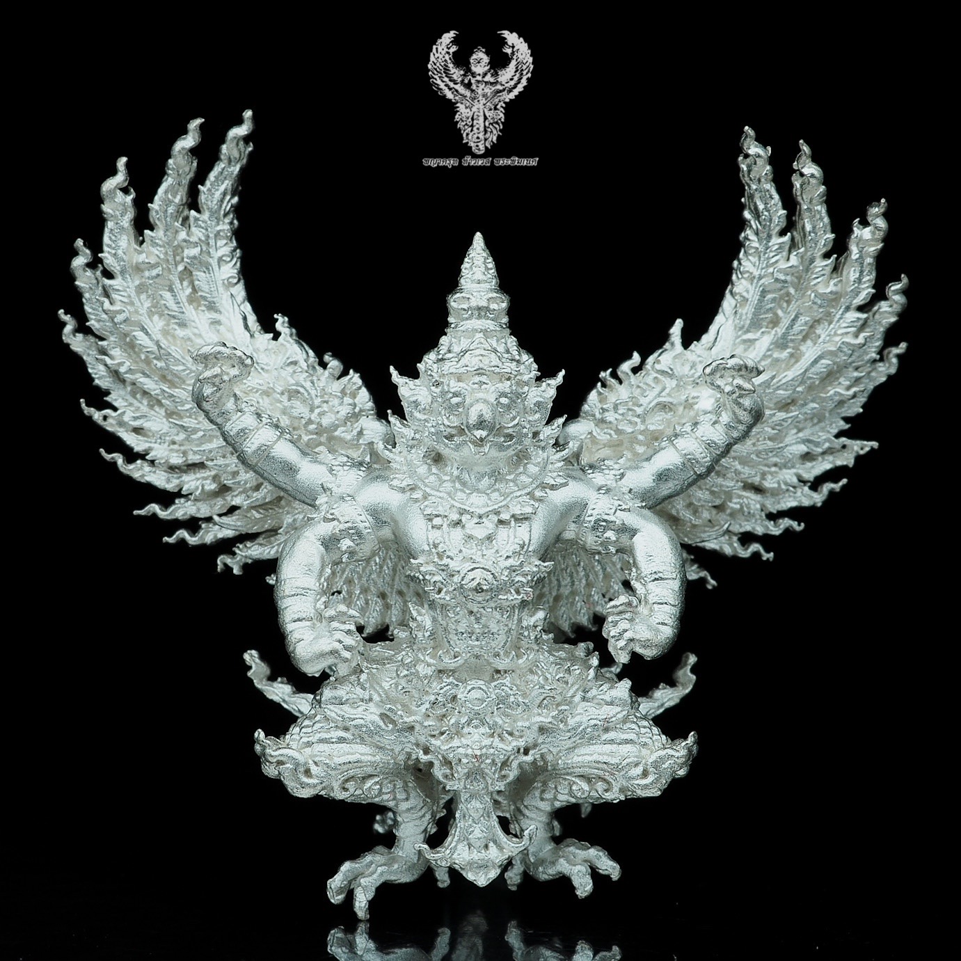 พญาครุฑ รุ่น.ดวงตรามหาเดช หลวงปู่ต๋อง วัดวิมุตติธรรม จ.นครราชสีมา เนื้อเงินวาว ยิงทราย. เลข 30.