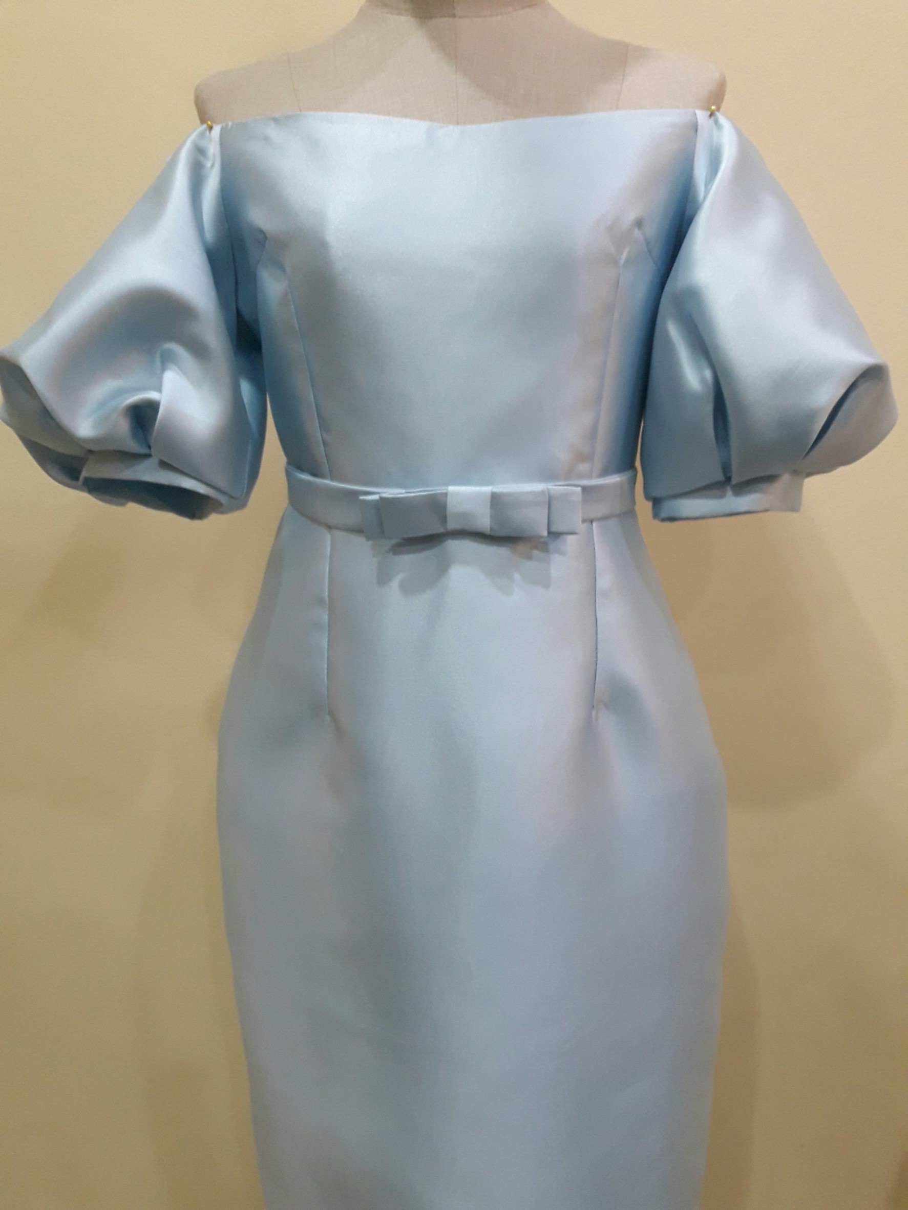 (PRE-LOVED) ชุดราตรีสั้นสีฟ้าเเขนตุ๊กตา-เข็มขัดโบว์ (Size : L)