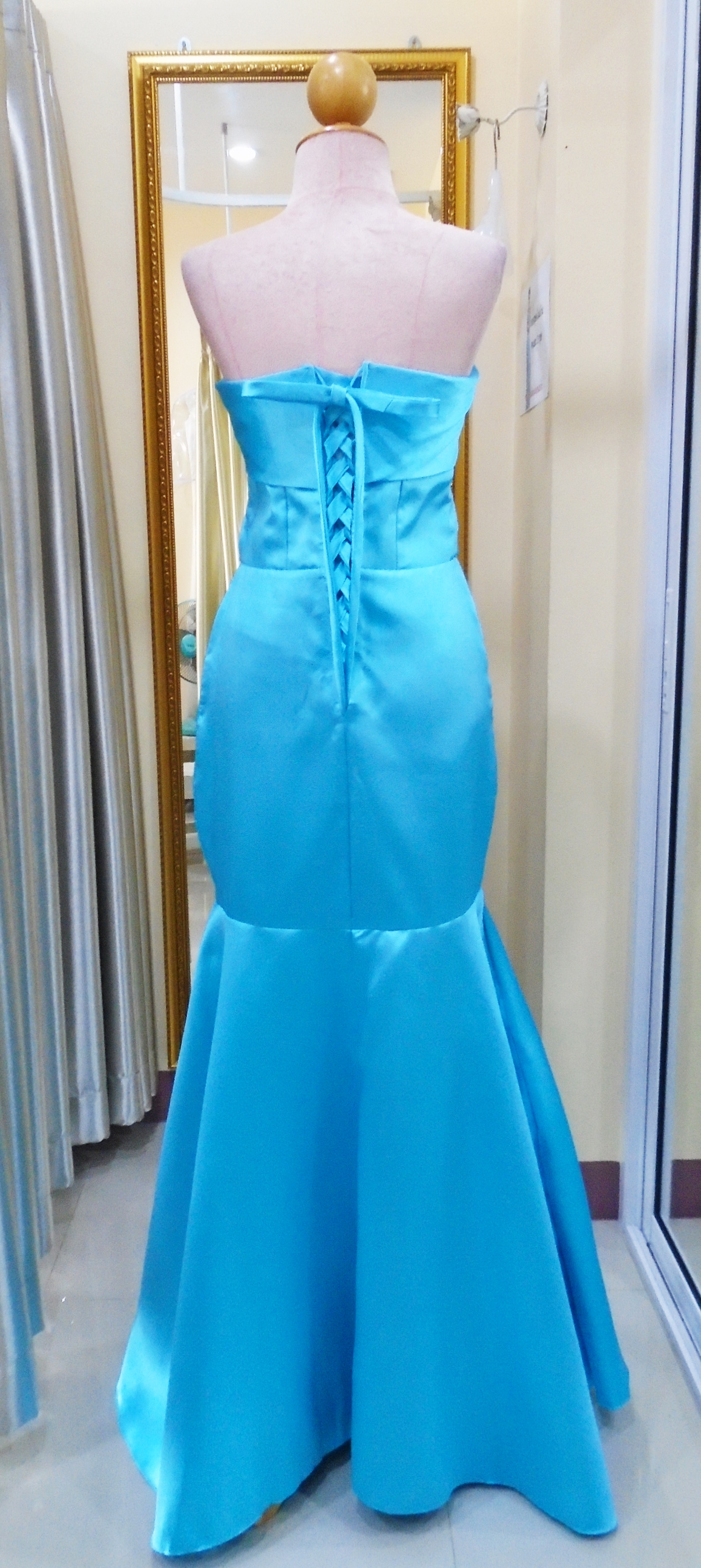 (PRE-LOVED) ราตรียาวสีฟ้า เกาะอกเอวโบว์สานหลัง (อก 34 เอว30 สะโพก 36)