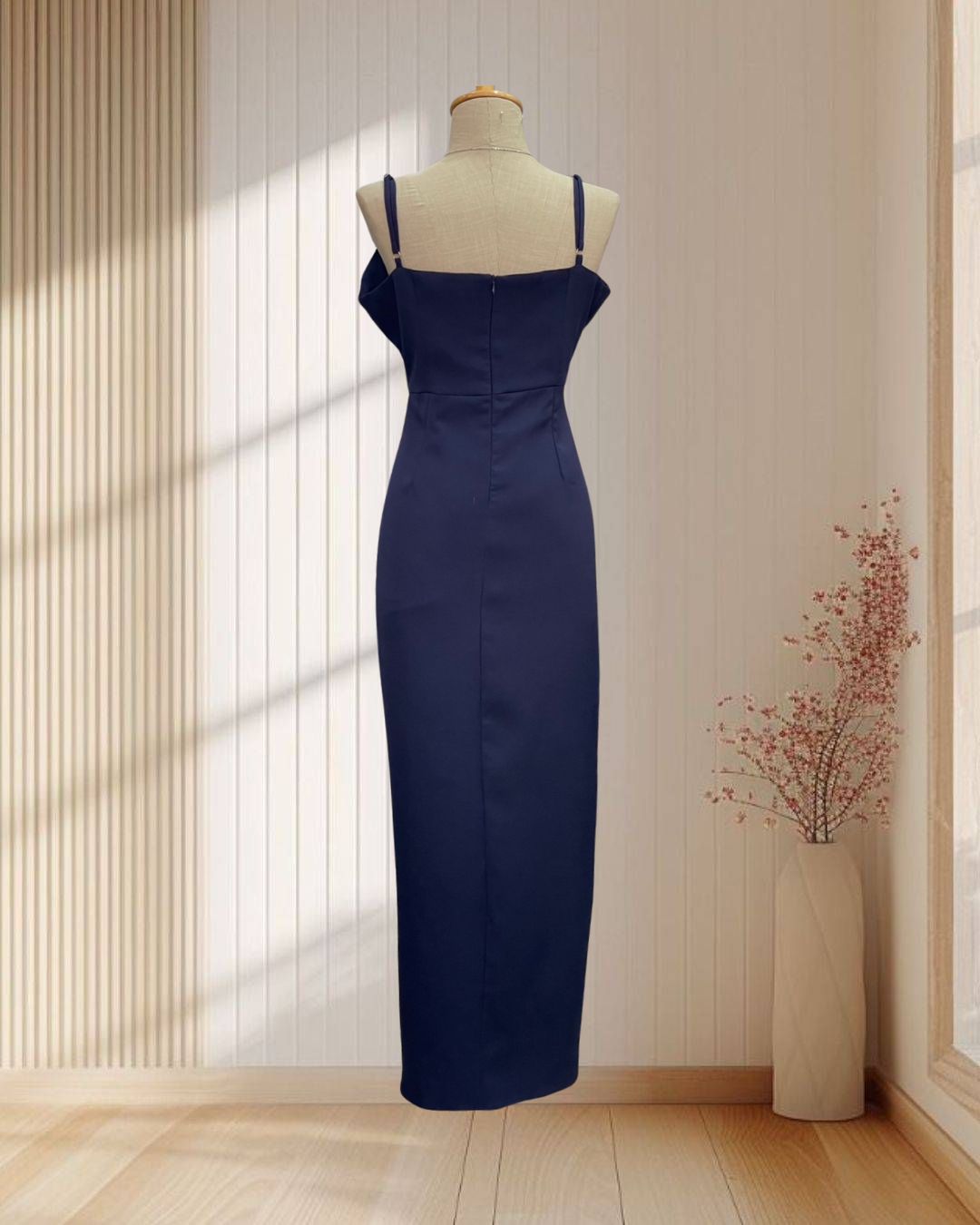 (PRE-LOVED) ราตรียาวสีกรม สายเดี่ยวคอถ่วง ไซส์ XL