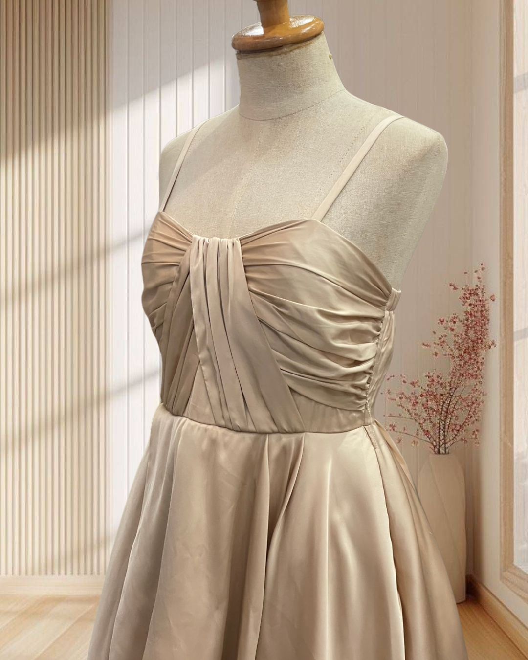 (PRE-LOVED) ราตรีสั้นสีครีม สายเดี่ยวผ้าซาติน ไซส์ S