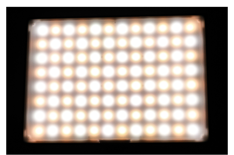 ไฟต่อเนื่องยี่ห้อYONGNUO LED Video Light รุ่นYN-300 Air ราคาไม่รวมแบตและที่ชาร์จ