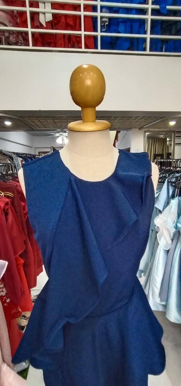 (PRE-LOVED) ราตรีสั้นสีกรมแขนกุดแต่งระบายจากไหล่ถีงเอว (S)