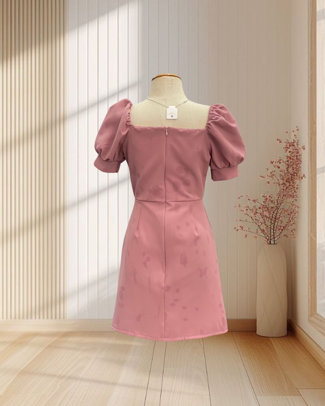 (PRE-LOVED) เดรสสั้นสีชมพู แขนตุ๊กตา แต่งกระดุมด้านหน้า ไซส์ S