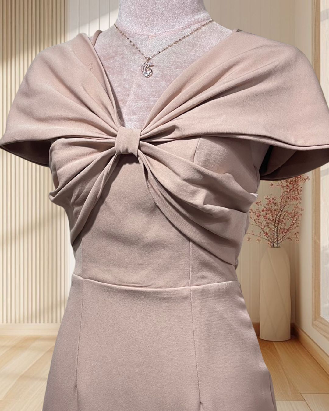 (PRE-LOVED) ราตรีสั้นสีโอวัลตินสายเดี่ยวรวบโบว์2ชั้น อ้อมแขนผ้าบาบี้ ไซส์ S