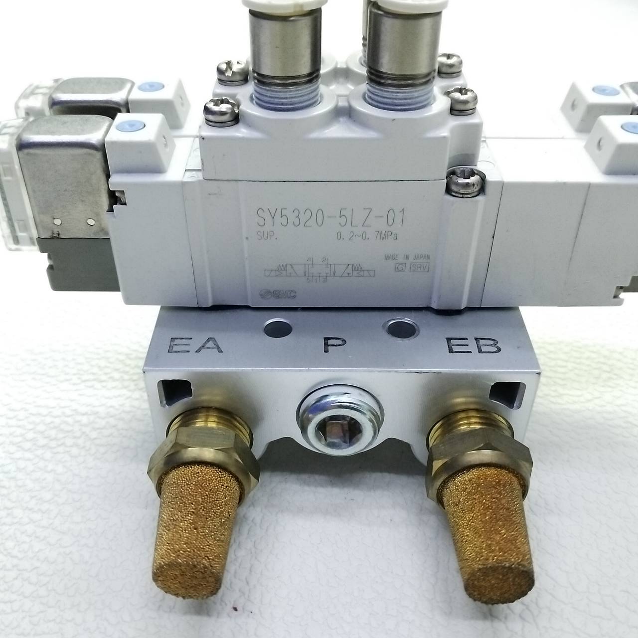 Solenoid Valve SMC รุ่น SY5320-5LZ-01, 5/3, 3-Position double, Coil 24Vdc