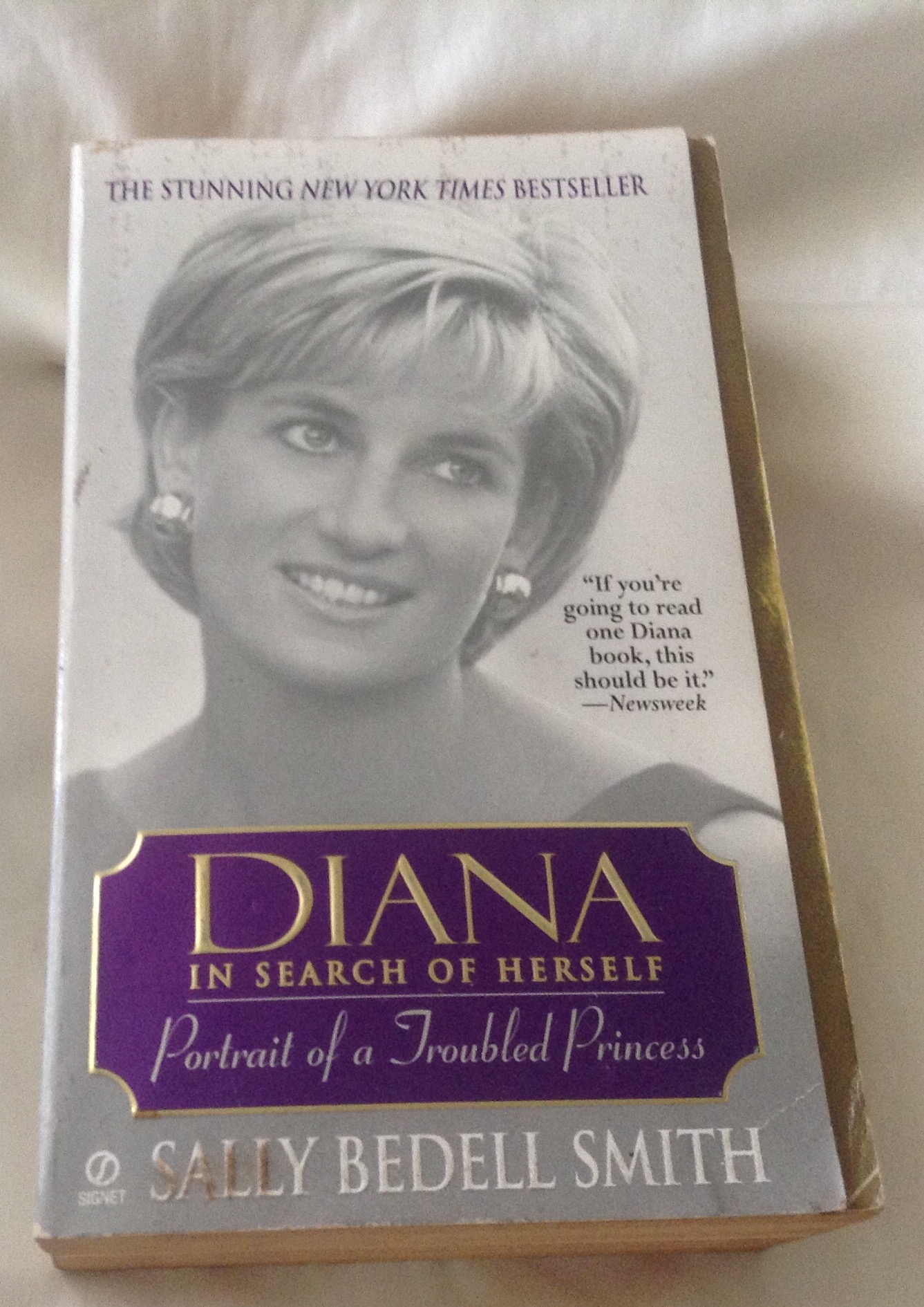 Diana in Search of Herself: Portrait of a Troubled Princess by Sally Bedell Smith ราคา 180
