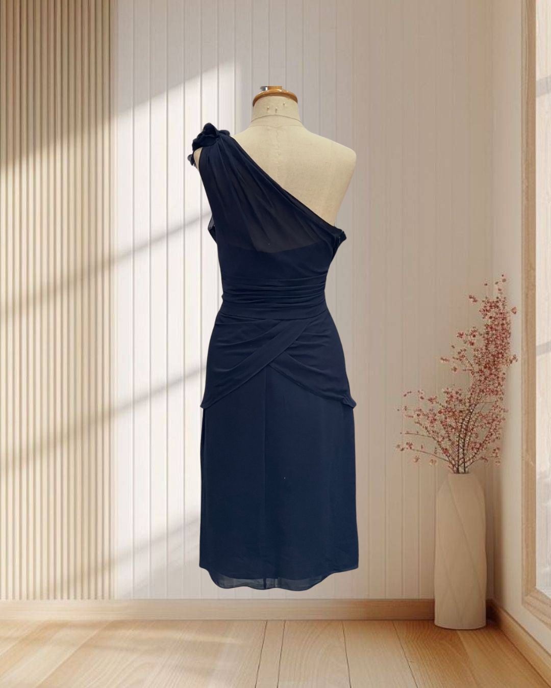 (PRE-LOVED) ราตรีสั้น สีกรม บ่าเฉียง ปักดอกไม้ 3D ผ้าชีฟองซีทรู ไซส์ M