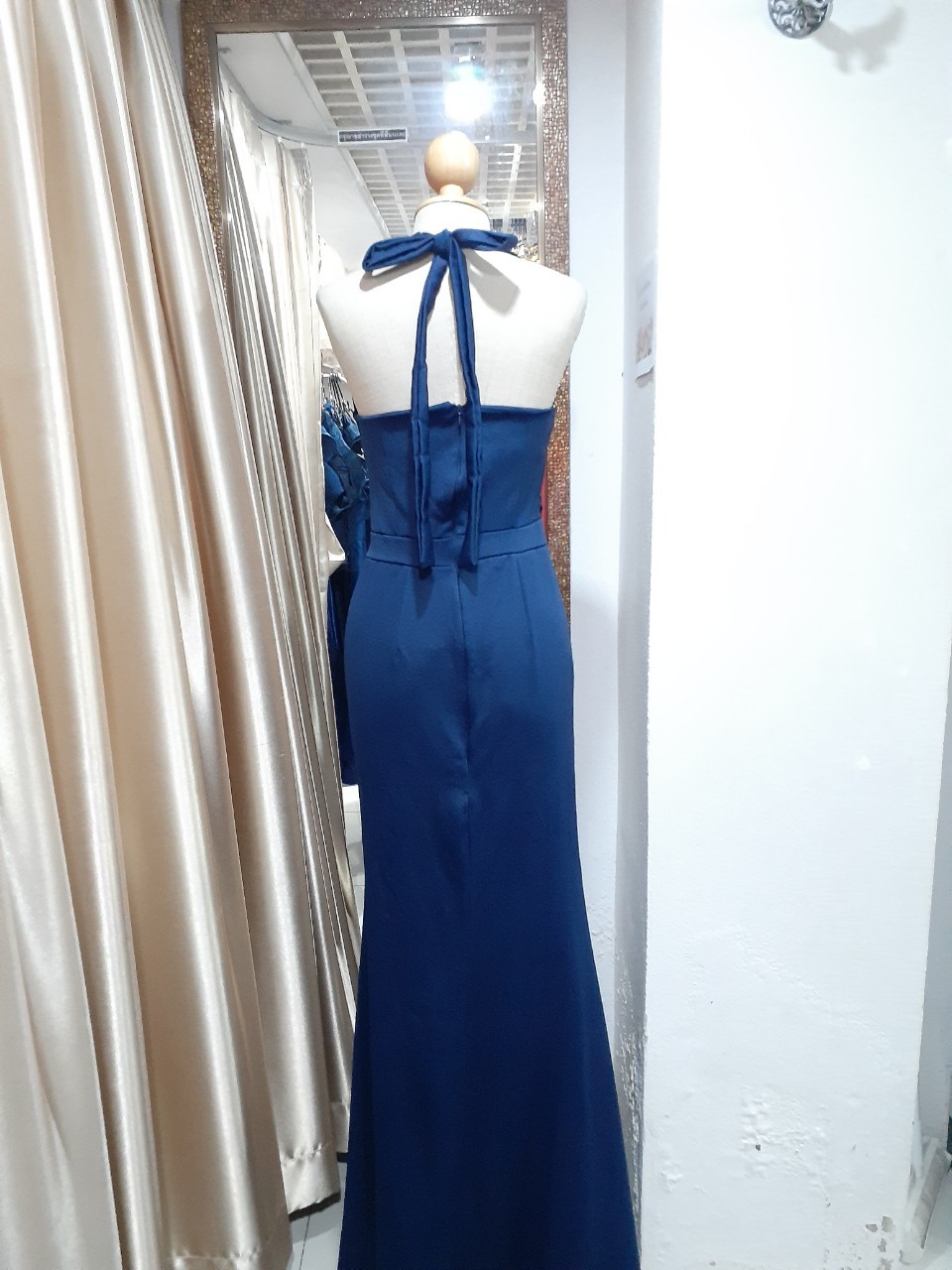 (PRE-LOVED) ชุดราตรียาวสีกรม ผูกคอ (S)