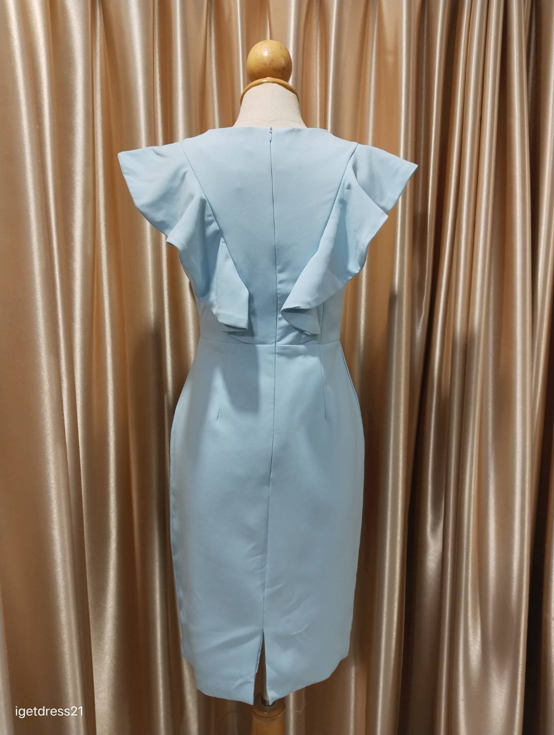 ชุดเดรสสั้นสีฟ้าแต่งระบาย M