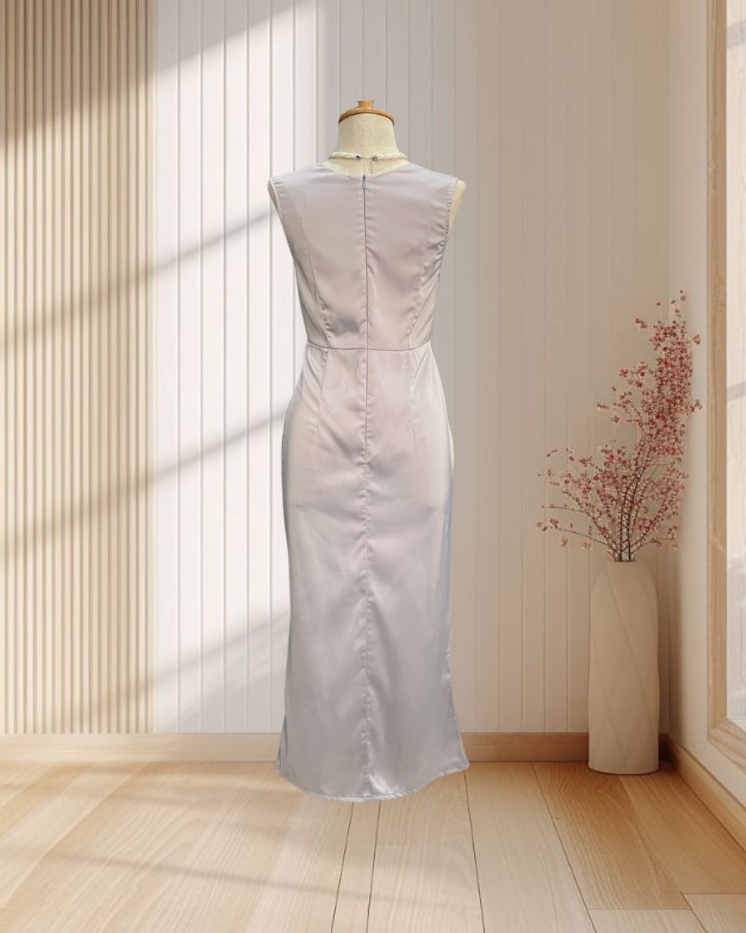 (PRE-LOVED) ราตรียาวสีเทา แขนกุด คอวี ขยุ้มเอว ผ่าหน้า ไซส์ M