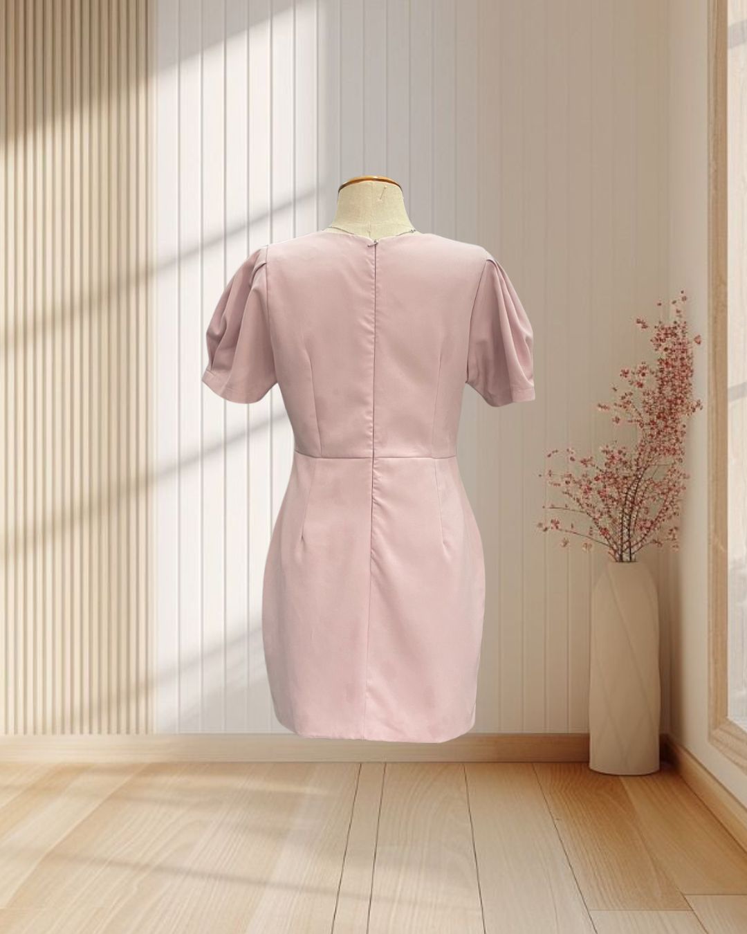 (PRE-LOVED) เดรสสั้นสีนู้ด แขนตุ๊กตา กระโปรงทรงสอบ ไซส์ L