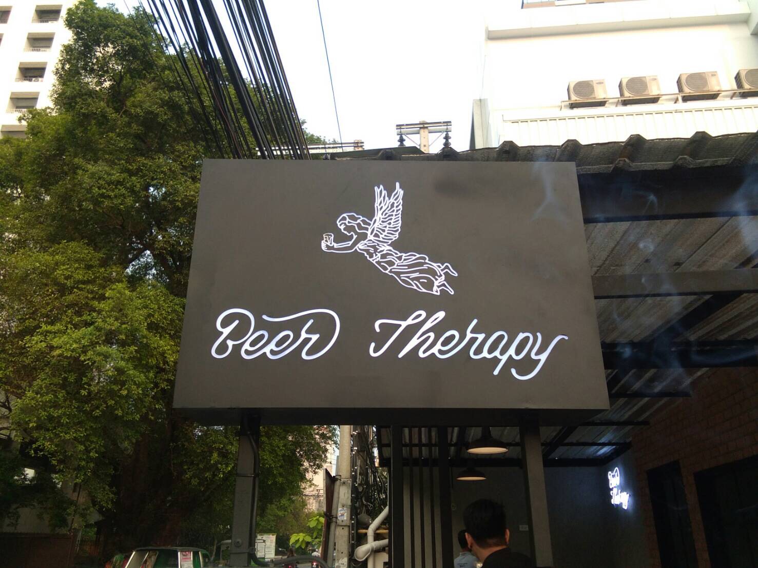 กล่องไฟไดคัท ติดตั้งสุขุมวิท 22 ร้าน Beer Therapy