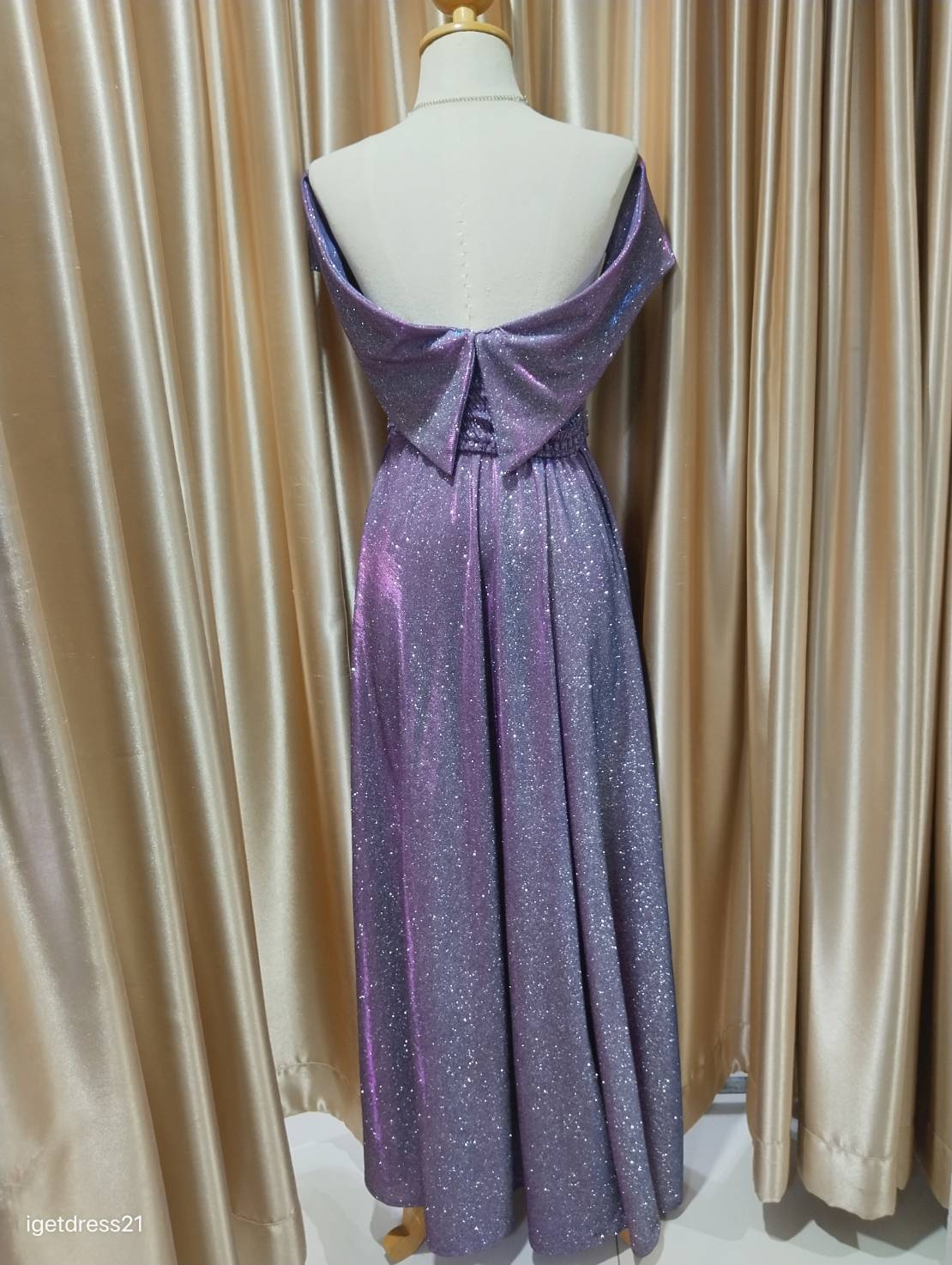 (PRE-LOVED) ราตรียาวกลิตเตอร์ปาดไหล่สม็อคหลัง F มือ2