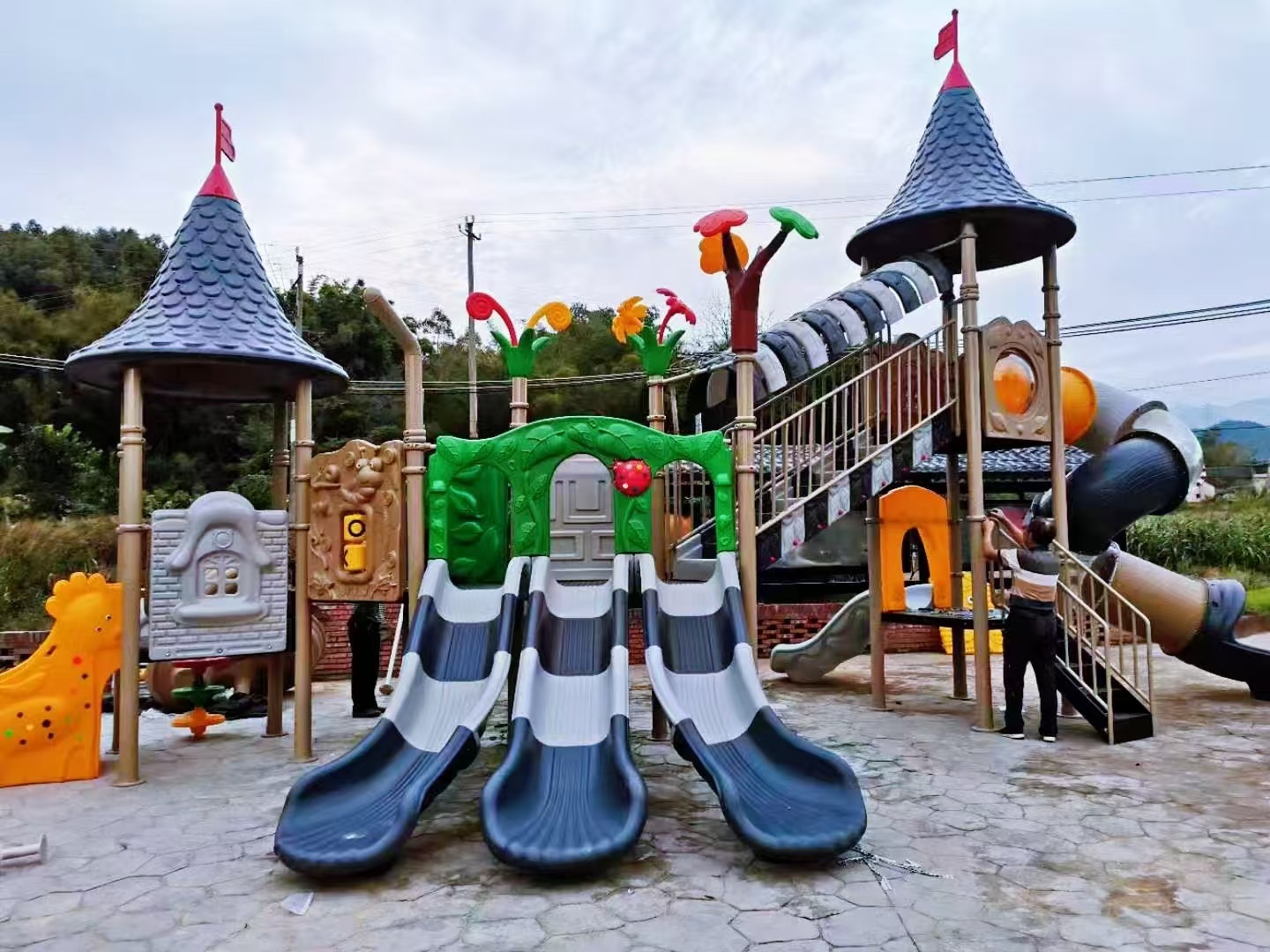 เครื่องเล่นสนาม ชุด Three Slides Fun Kingdom พร้อมสไลเดอร์สามสไลด์