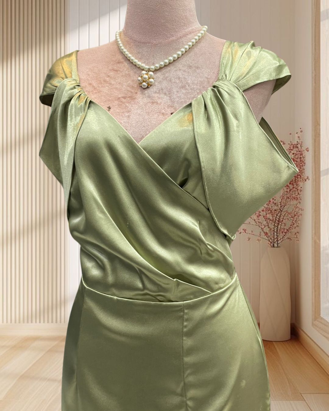 ราตรีสั้นสีเขียวมัทฉะ สายเดี่ยวใหญ่อ้อมแขนผ้าเปเป้ ไซส์ XL