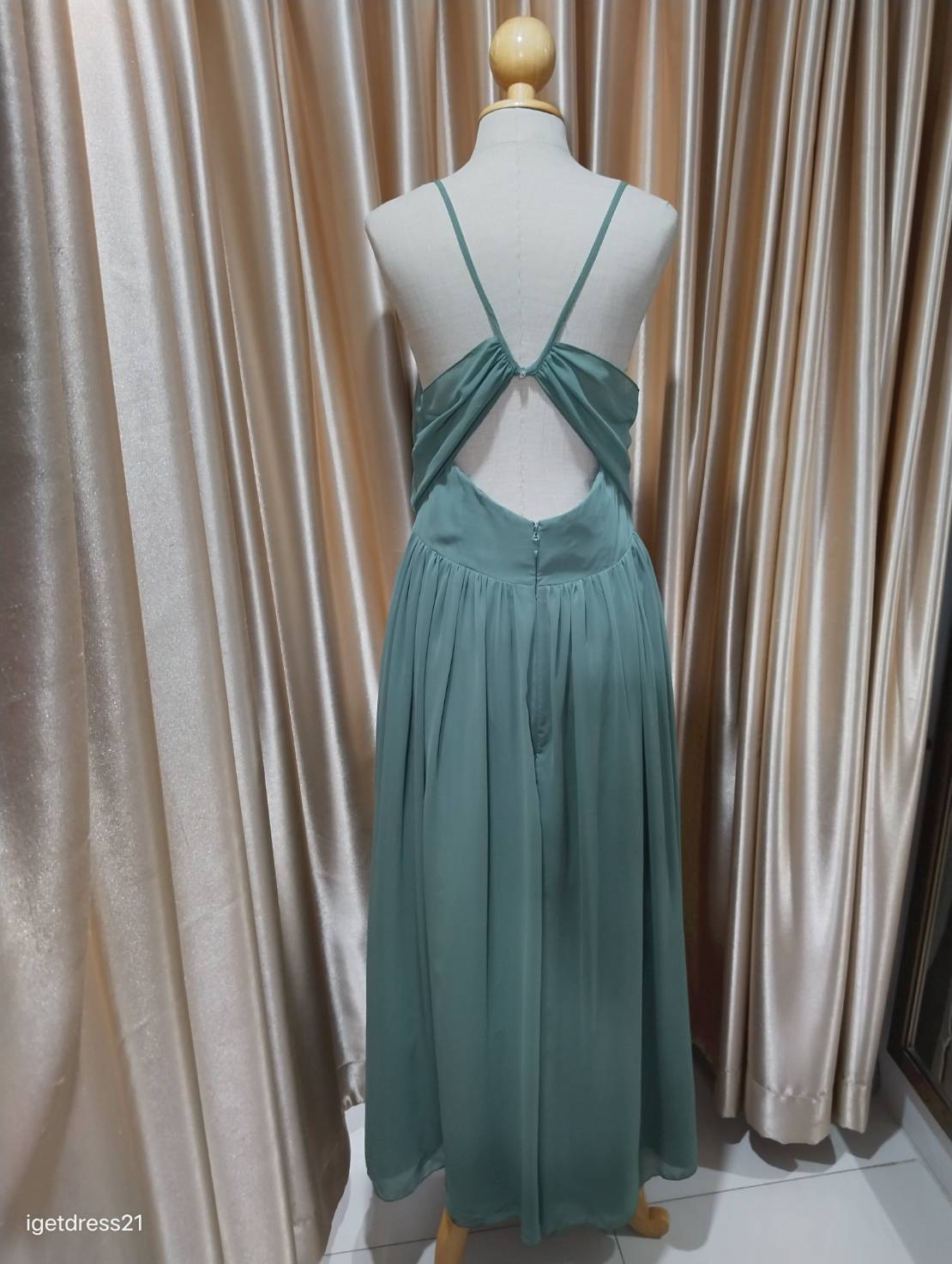 (PRE-LOVED) ชุดราตรียาวสายเดี่ยวชีฟอง สีเขียว M