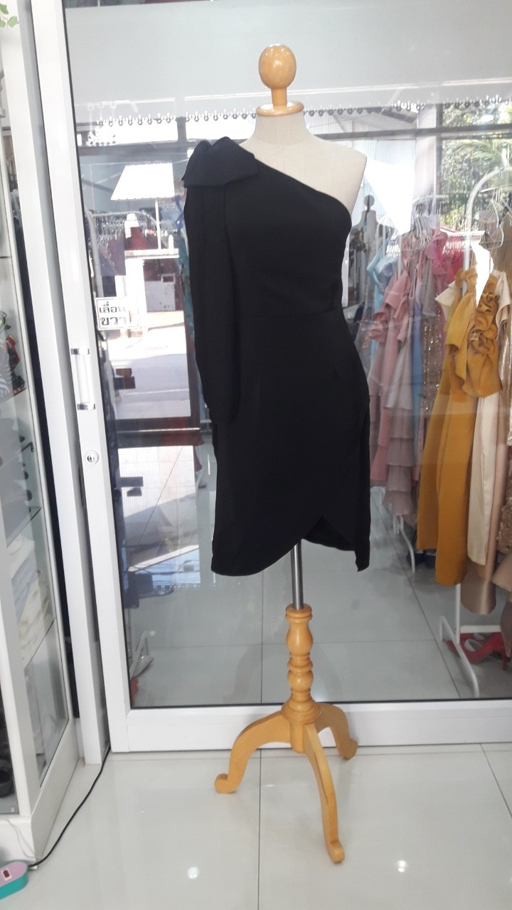 สั้นดำไหล่บว์1ข้าง(M)