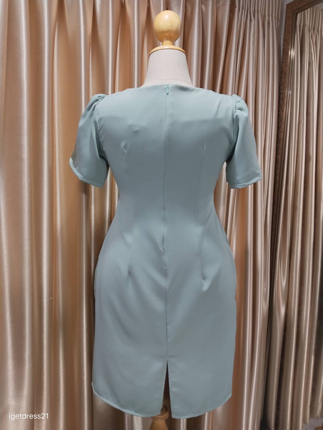 (PRE-LOVED) ชุดเดรสออกงานแขนสั้นบาร์บี้แต่งโบว์แขนจีบสีเขียว 2XL