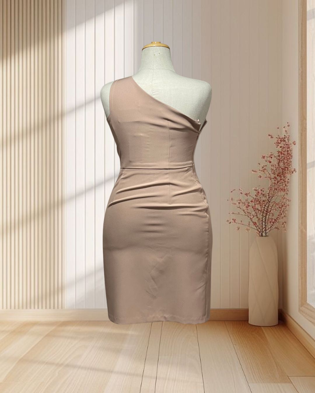 (PRE-LOVED) ราตรีสั้นสีน้ำตาลโอวัลติน บ่าเฉียง สายเดี่ยวสปาเกตตี้ 1 ข้าง ไซส์ XL