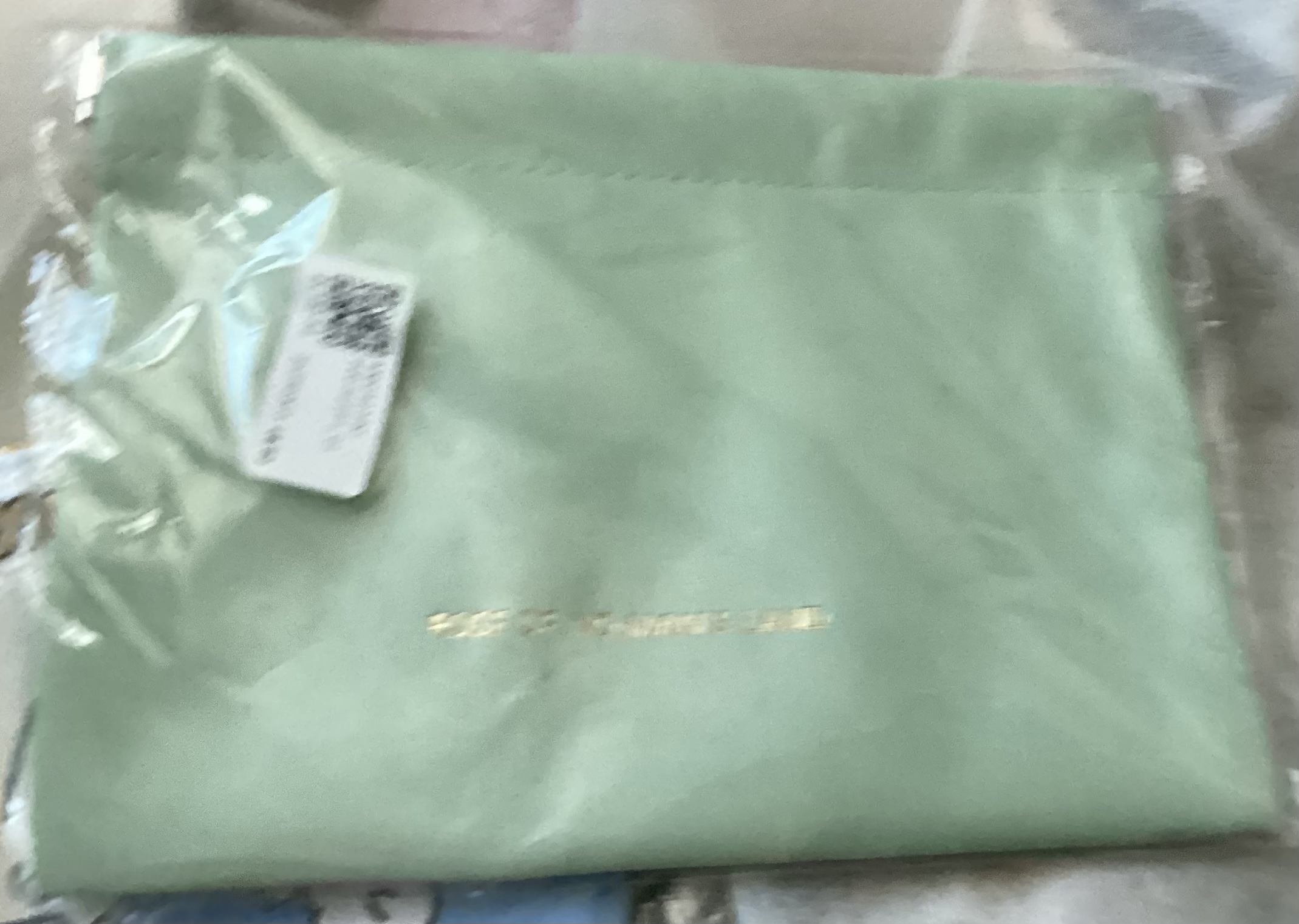 (สินค้าสำหรับเพิ่มยอดให้ถึงขั้นต่ำ) กระเป๋าใส่เหรียญแม่เหล็ก กระเป๋าต๊อบแต๊บ สีเขียว ขนาดกลาง ราคา 36