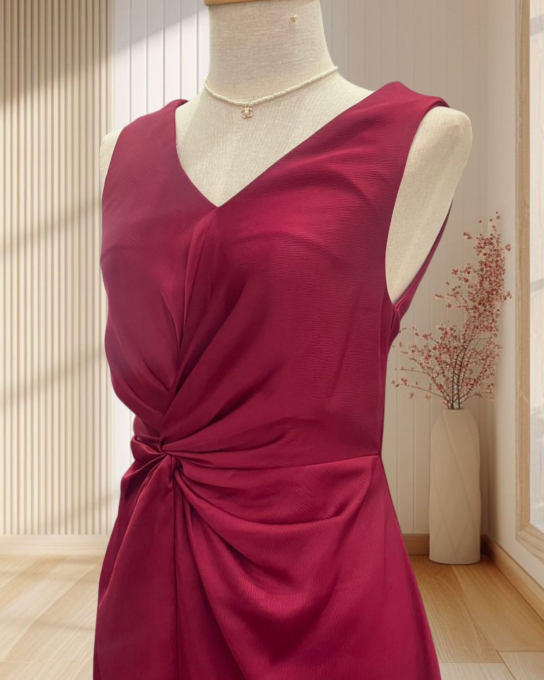 (PRE-LOVED) ราตรีสั้นสีแดง แขนกุด ผ้าเงา เอวขยุ้ม ไซส์ S