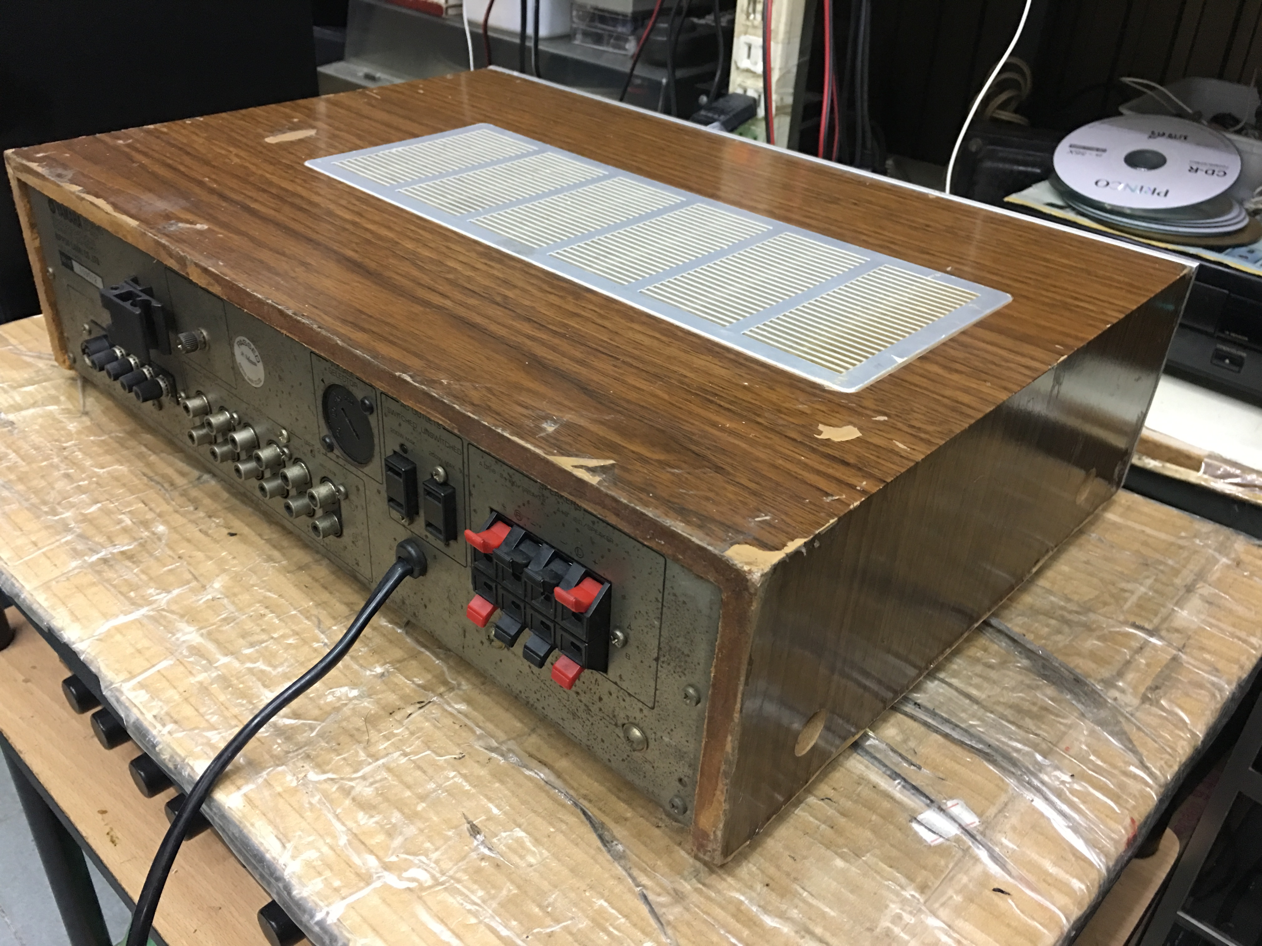 Yamaha R-500 AM/FM Stereo Receiver