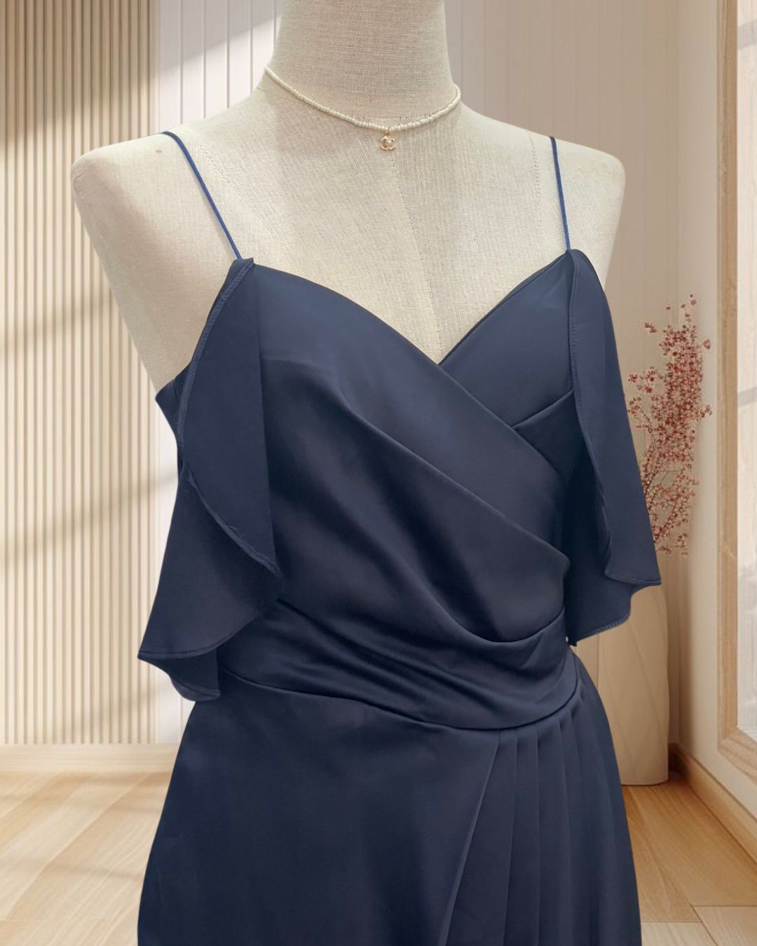 (PRE-LOVED) ราตรีสั้นสีกรม สายสปาเกตตี้ ปาดไล่ จีบเอว ไซส์ S