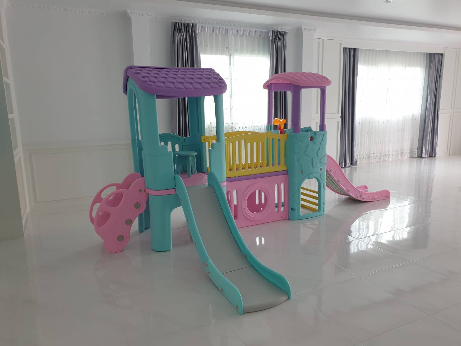 บ้านน้อยสีหวานบันไดรถ บ้านน้อยสองสีพาสเทล