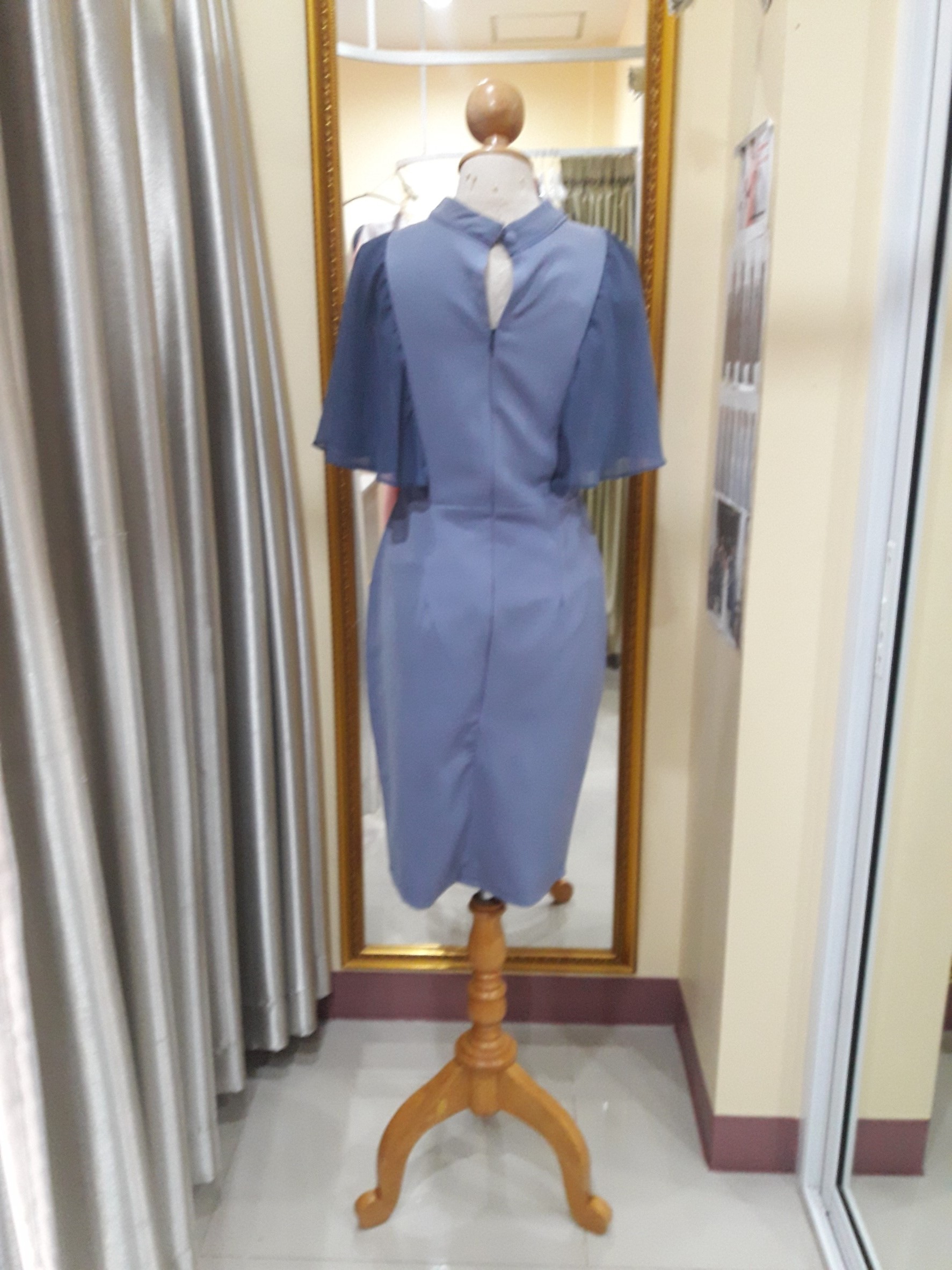 (PRE-LOVED) ชุดราตรีสั้นสีเทาฟ้ามีแขน(S)