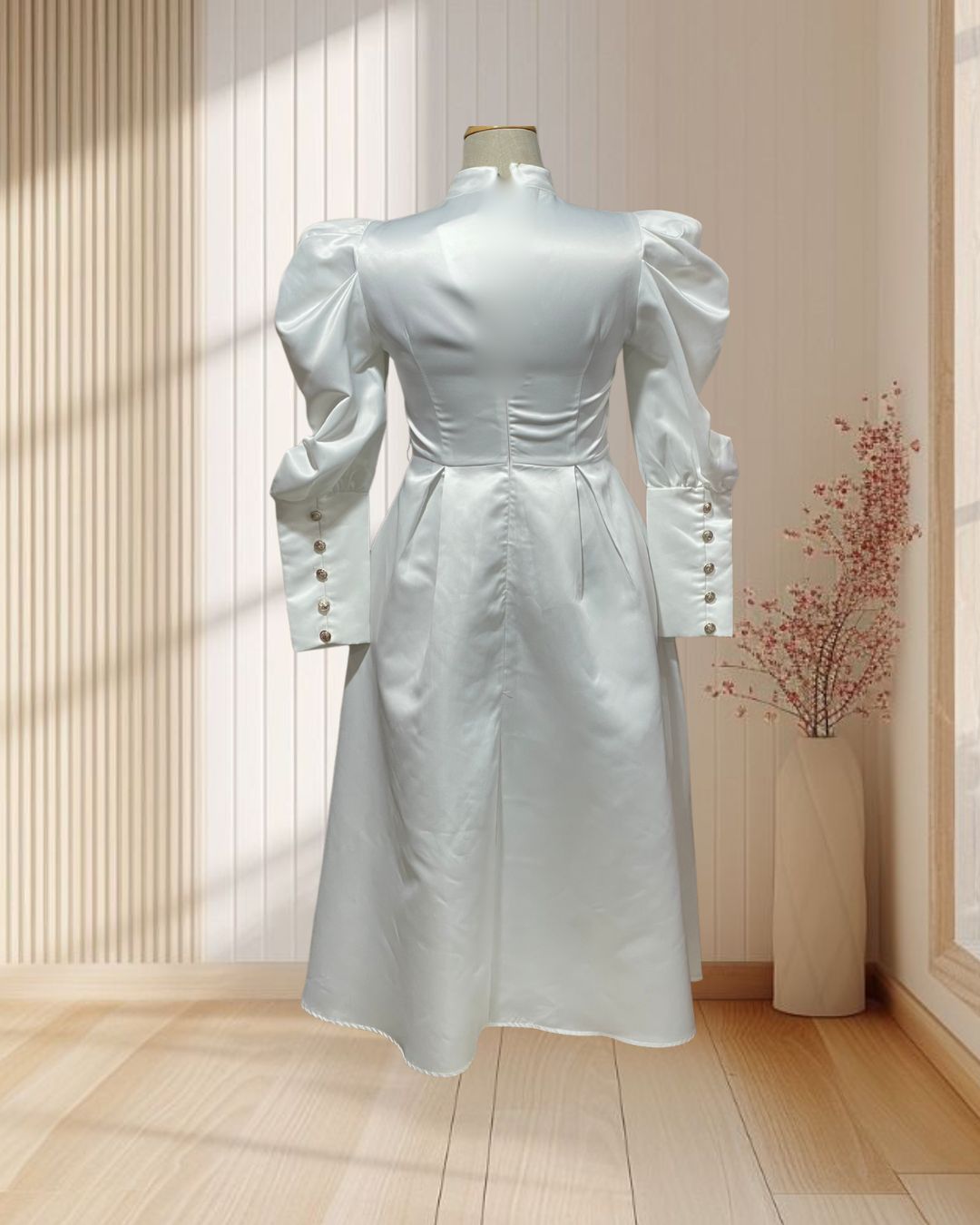 (PRE-LOVED) เดรสยาวสีขาวแขนยาวแต่งกระดุม เสริมไหล่ กระโปรงจีบ ฟีลเจ้าสาวอังกฤษ ไซส์ XL