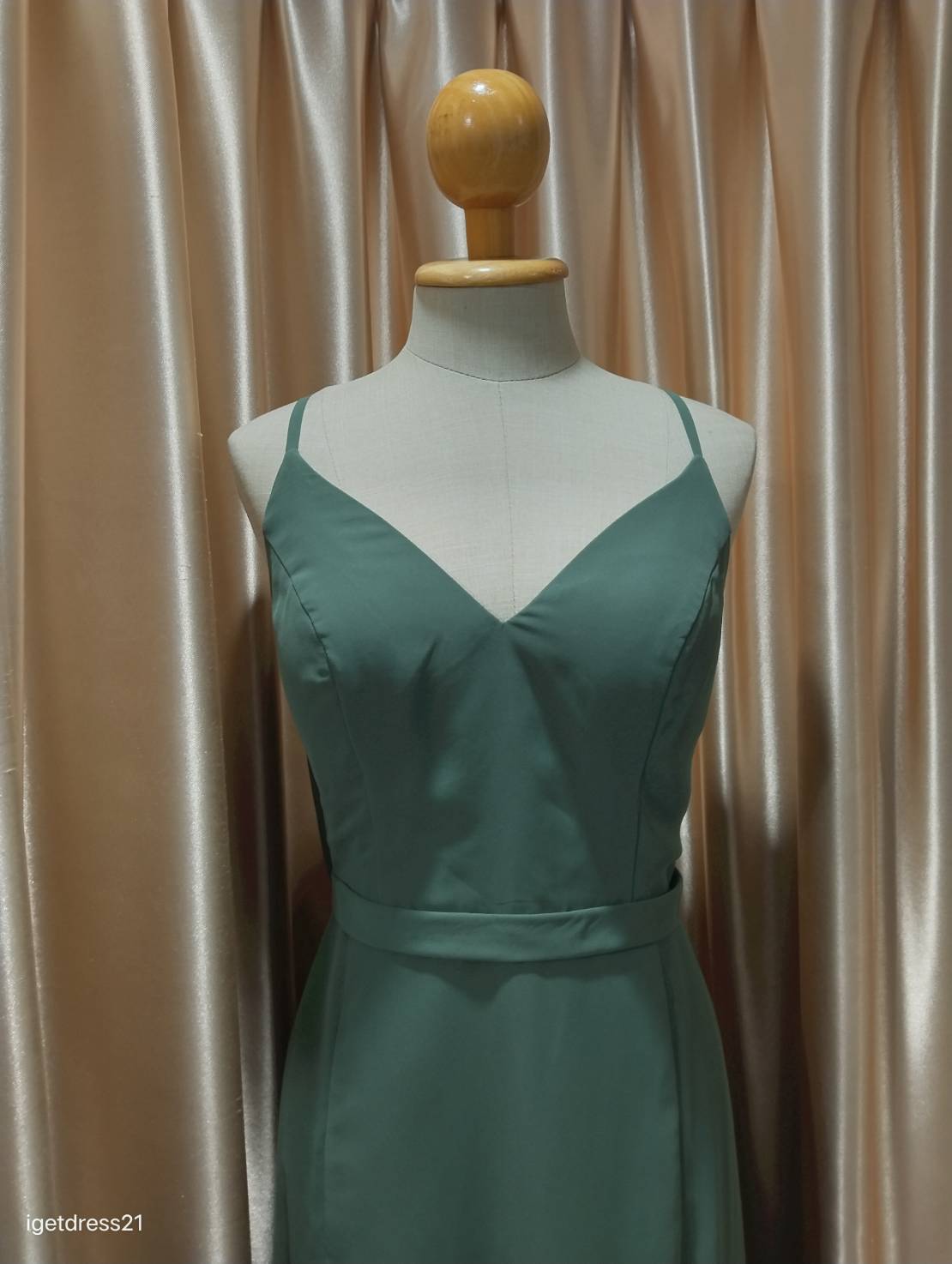 (PRE-LOVED) ชุดราตรียาวสายเดี่ยวชีฟอง สีเขียว M