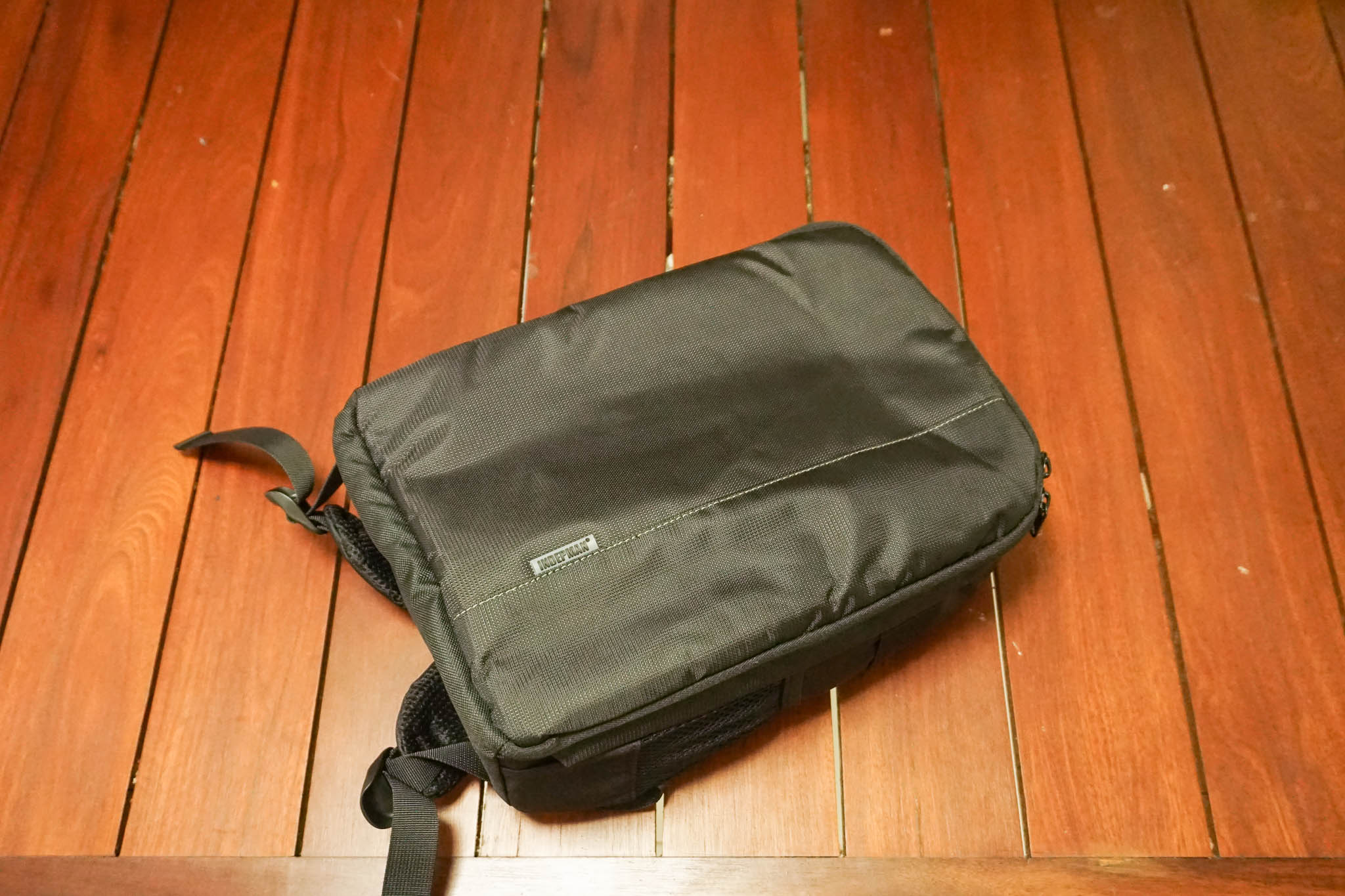 กระเป๋ากล้องยี่ห้อ IDM รุ่น DL-B202 สำหรับใส่กล้องและเลนส์