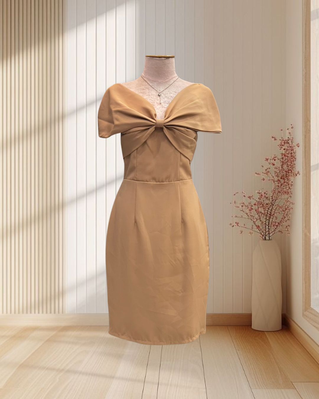 (PRE-LOVED) ราตรีสั้นสีน้ำตาลอิฐสายเดี่ยวรวบโบว์2ชั้น อ้อมแขนผ้าบาบี้ ไซส์ M