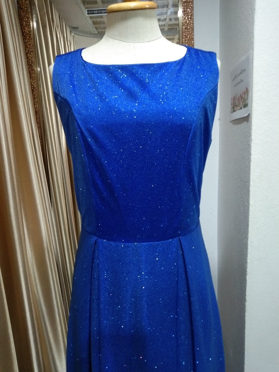 (PRE-LOVED) ราตรียาวสีน้ำเงินแขนกุด กลิตเตอร์ (M)