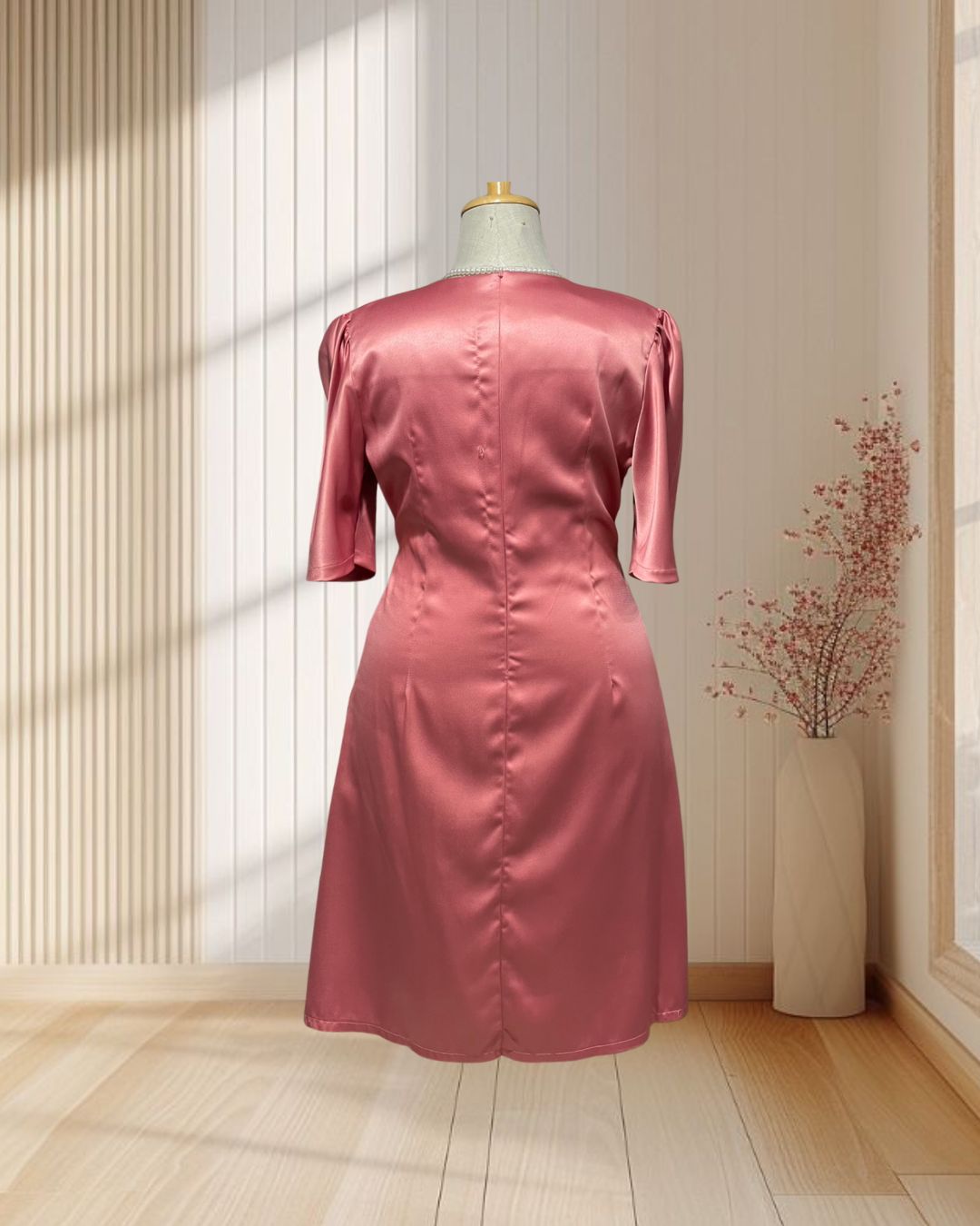 (PRE-LOVED) ราตรีสั้นสีชมพู มีแขนคอวี ผ้าเครป ไซส์ 2XL