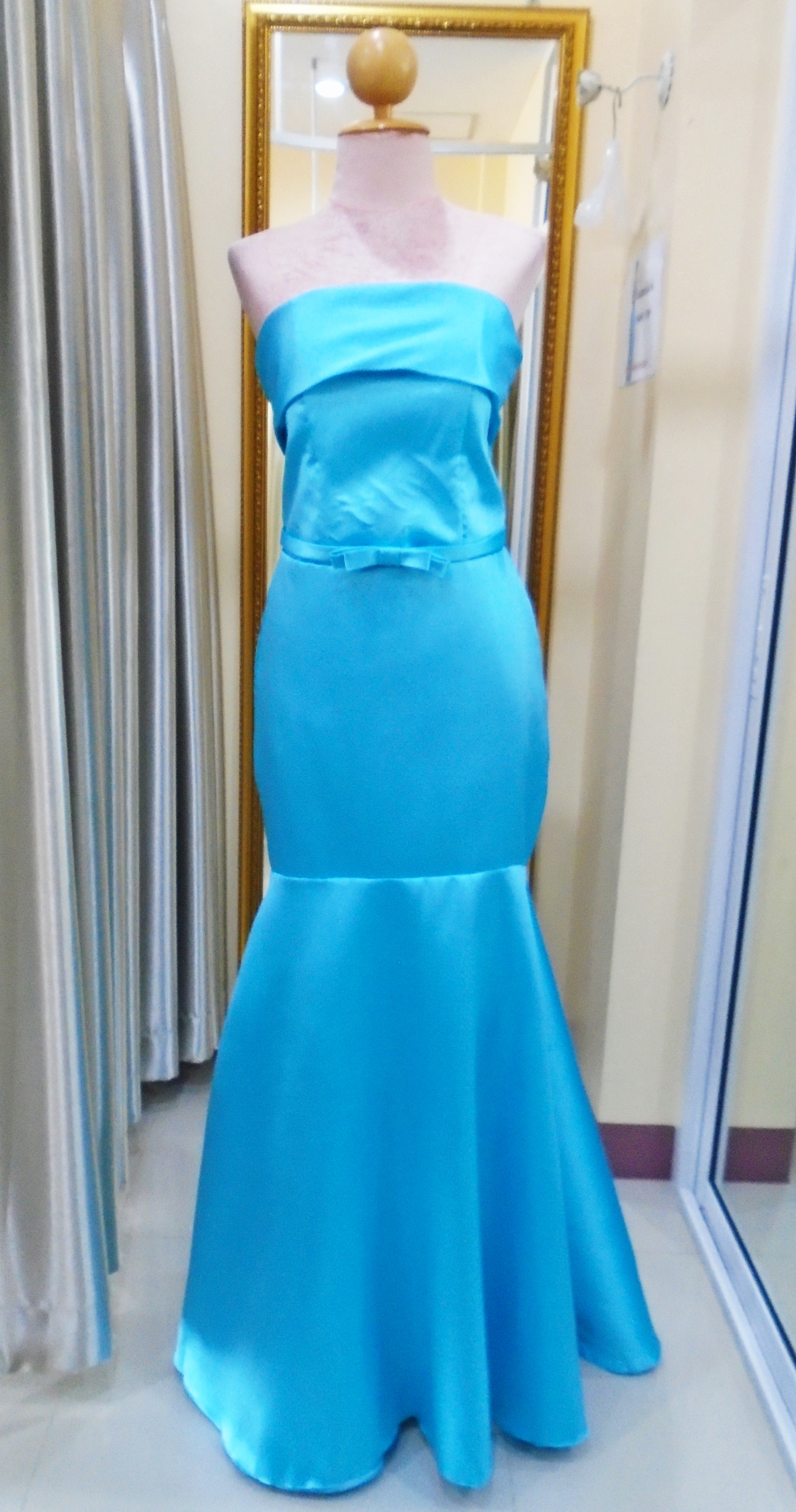 (PRE-LOVED) ราตรียาวสีฟ้า เกาะอกเอวโบว์สานหลัง (อก 34 เอว30 สะโพก 36)